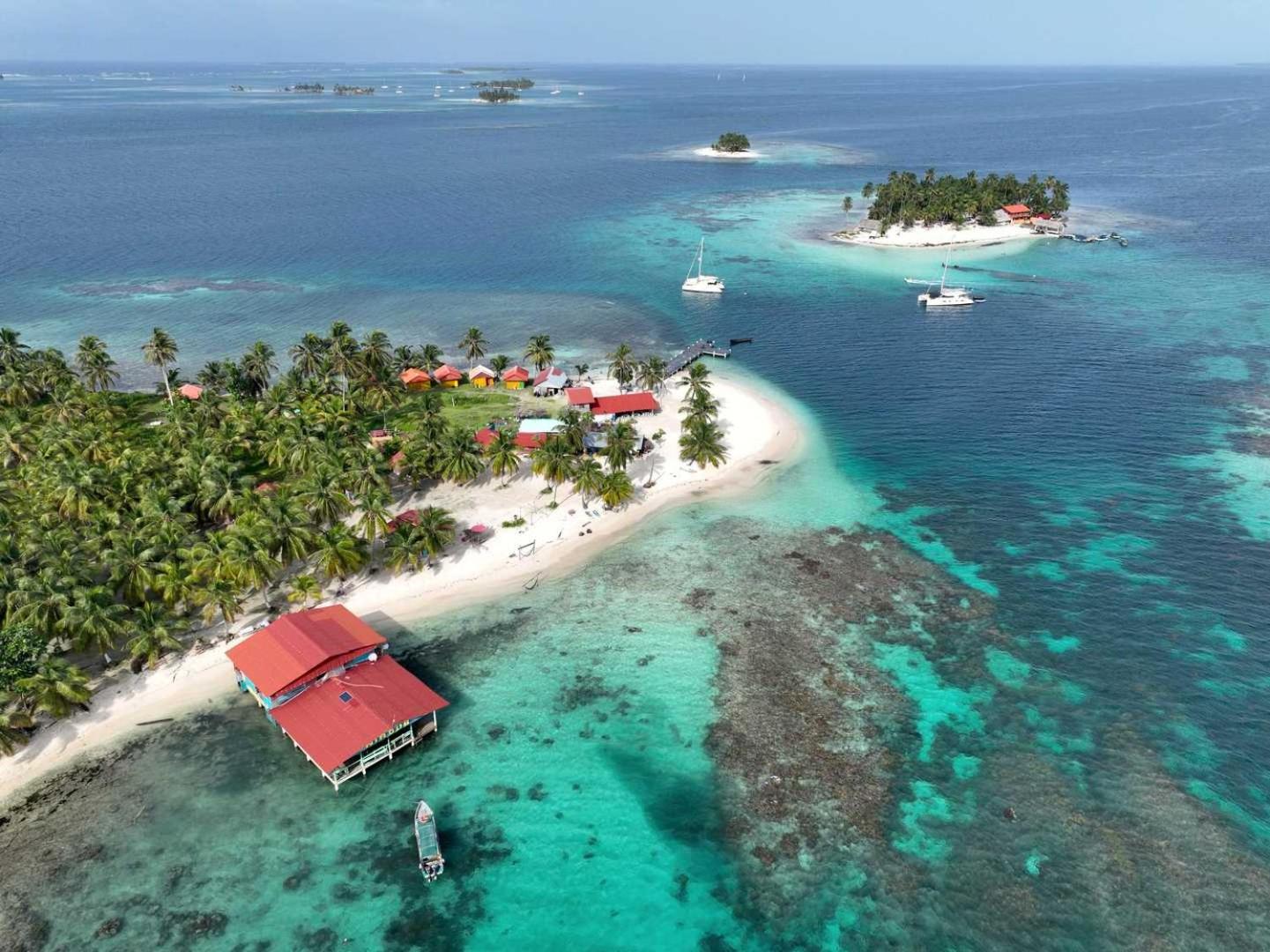 Guna Yala alojamiento frente al mar Niadub