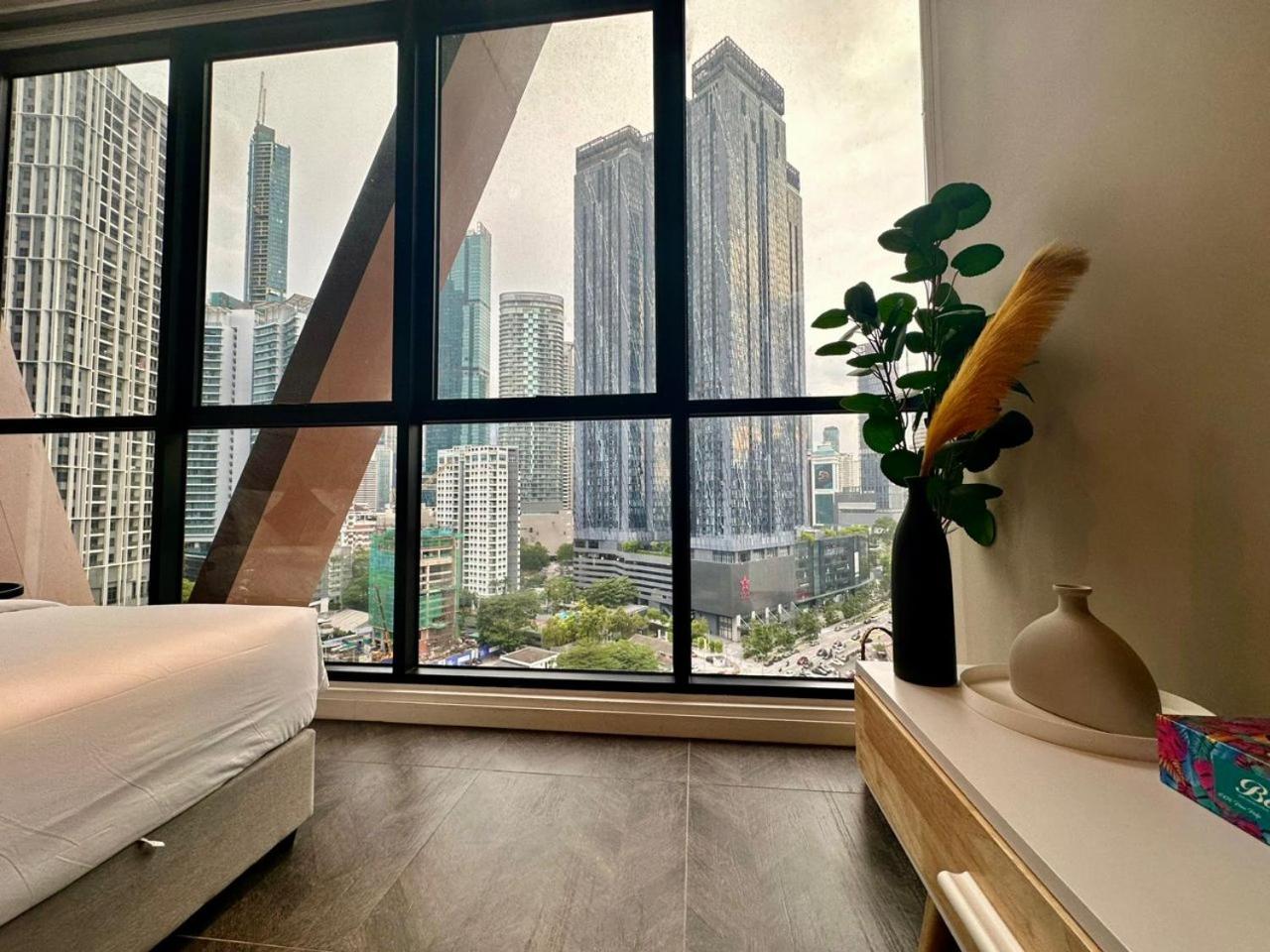 Scarletz Suites KLCC Twin Tower Infinity Pool by One39 KL