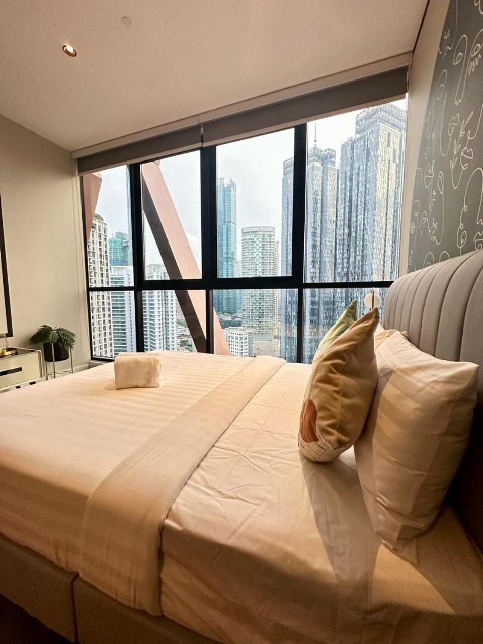 Scarletz Suites KLCC Twin Tower Infinity Pool by One39 KL