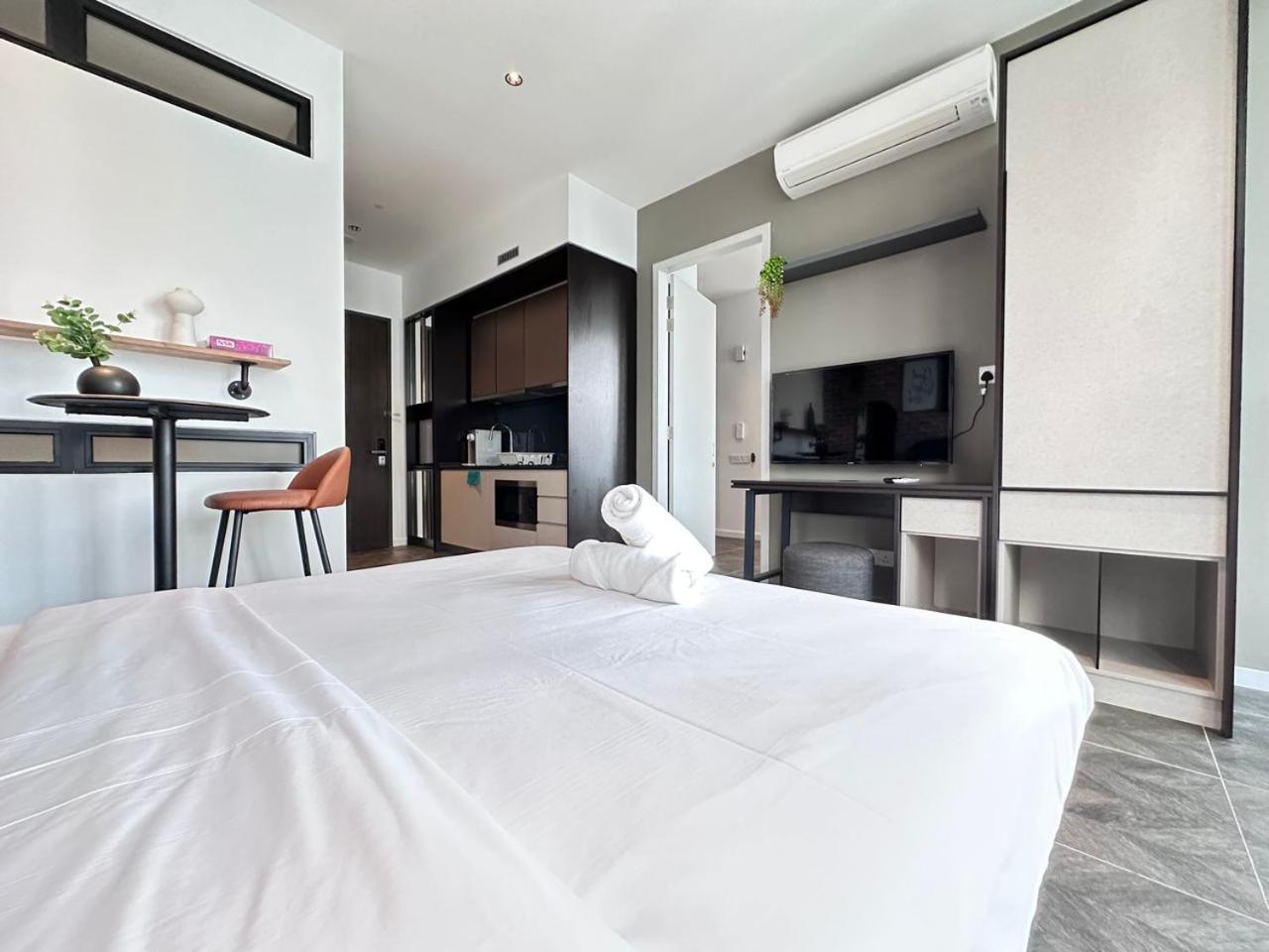 Scarletz Suites KLCC Twin Tower Infinity Pool by One39 KL