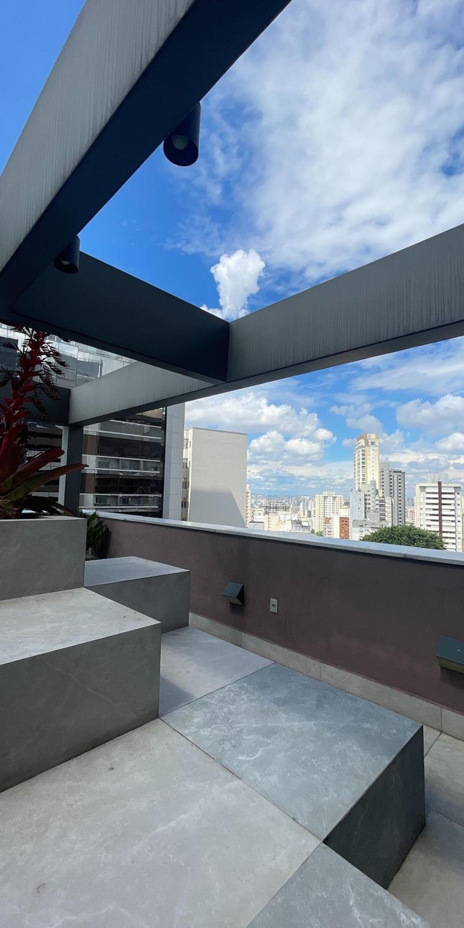 Rooftop in Consolação, practicality and comfort