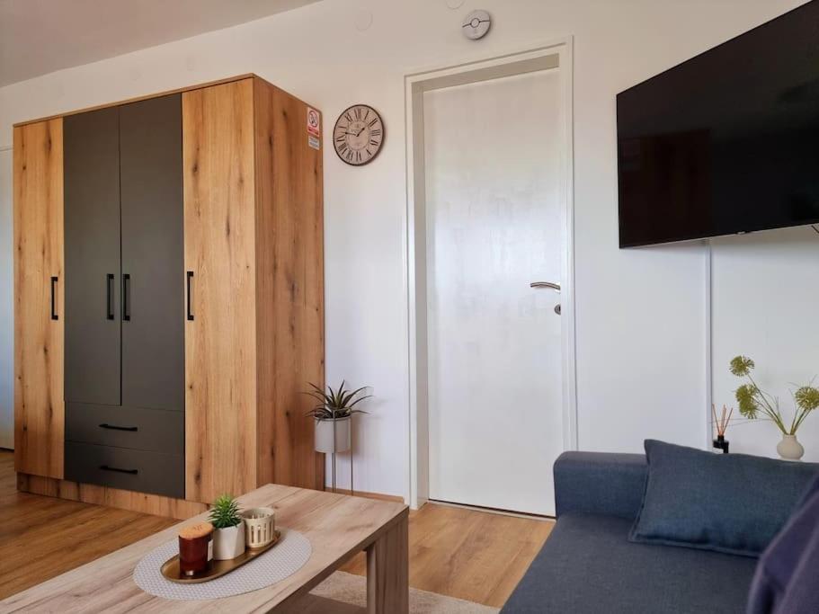 Virka - studio apartment - SELF CHECK IN view 4