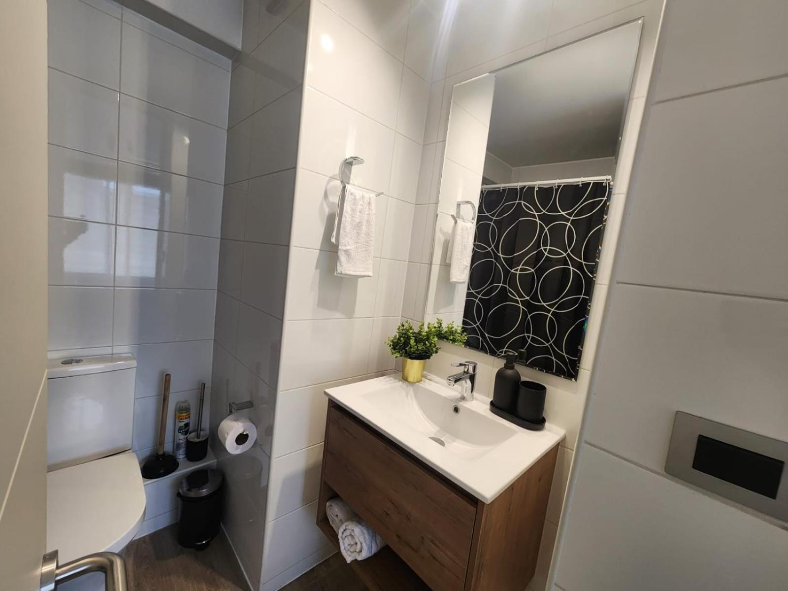 HOM I Nuevo y Moderno Depto 2D2B 3 PAX Santiago