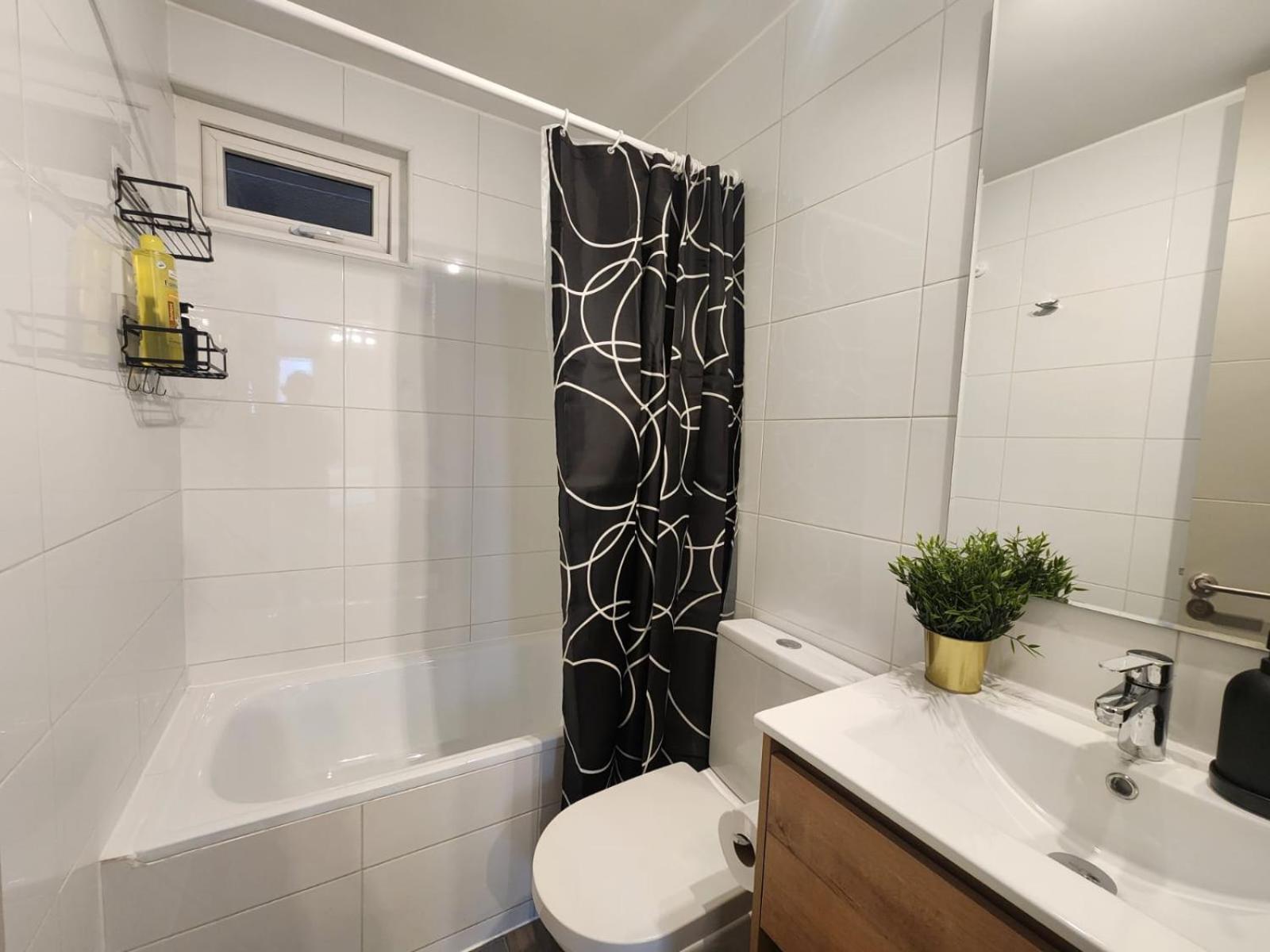 HOM I Nuevo y Moderno Depto 2D2B 3 PAX Santiago