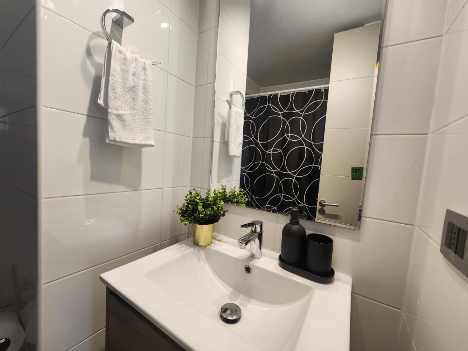 HOM I Nuevo y Moderno Depto 2D2B 3 PAX Santiago