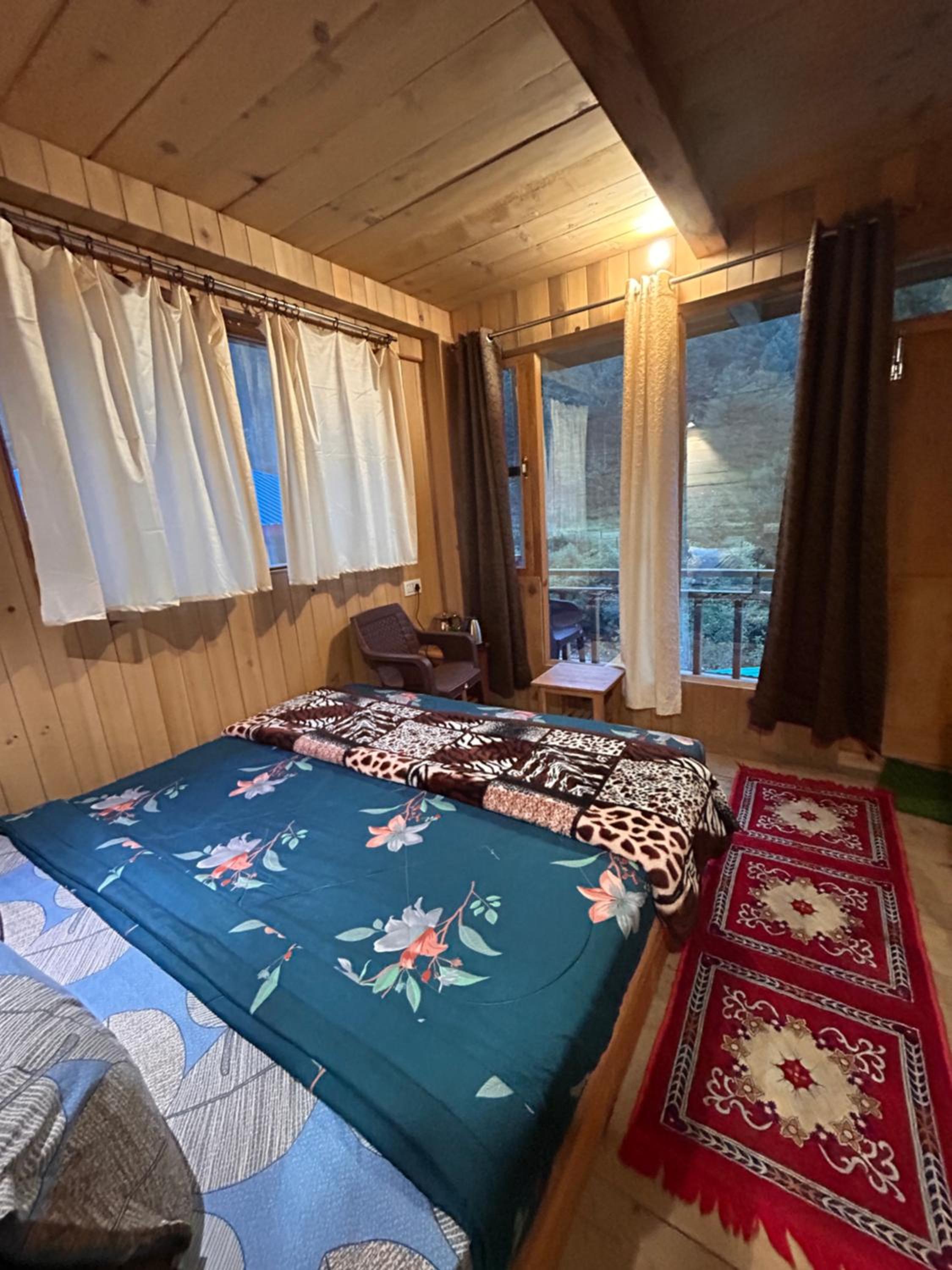 Alpine Homestay at Gadagusain