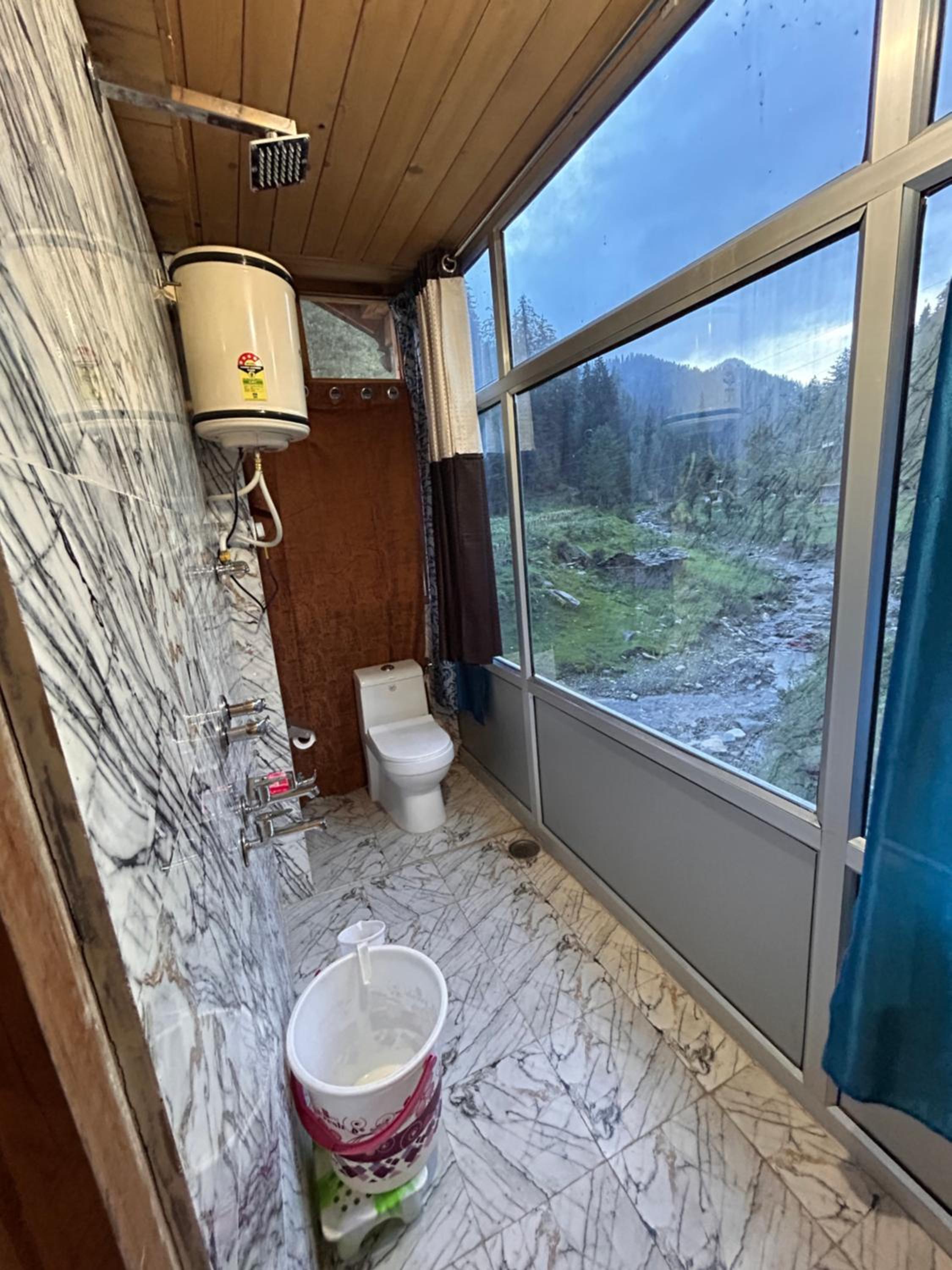 Alpine Homestay at Gadagusain
