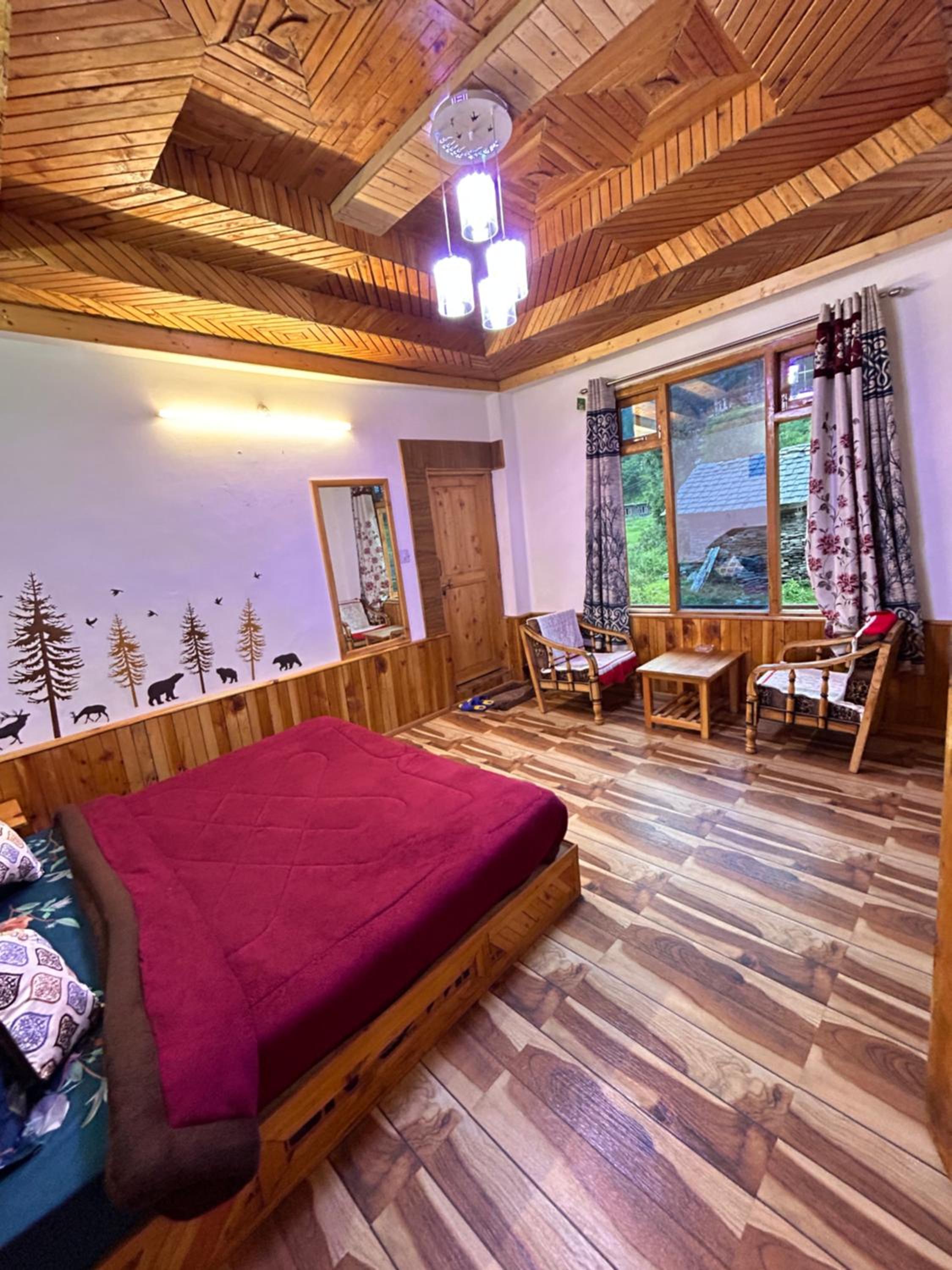 Alpine Homestay at Gadagusain