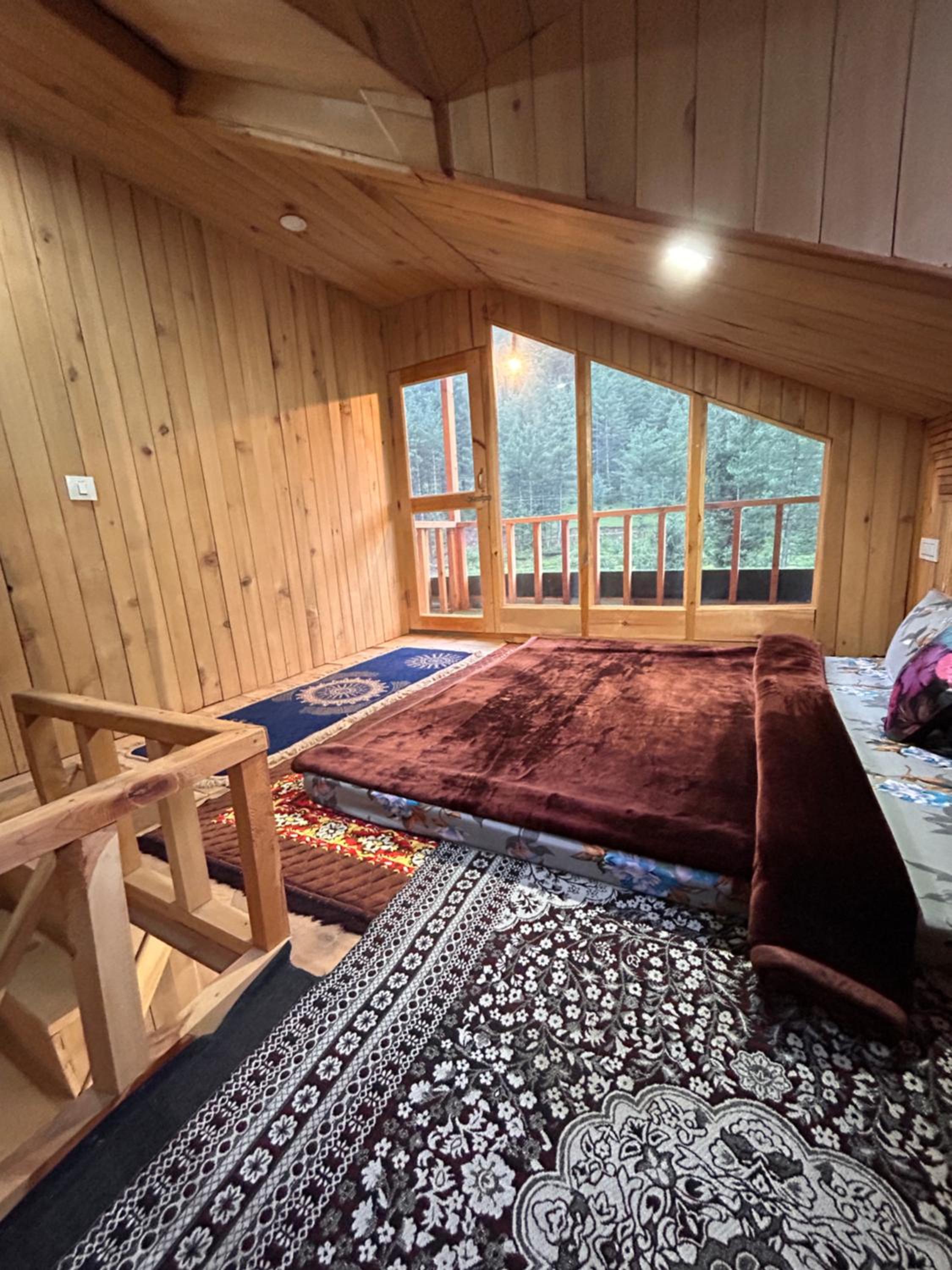 Alpine Homestay at Gadagusain