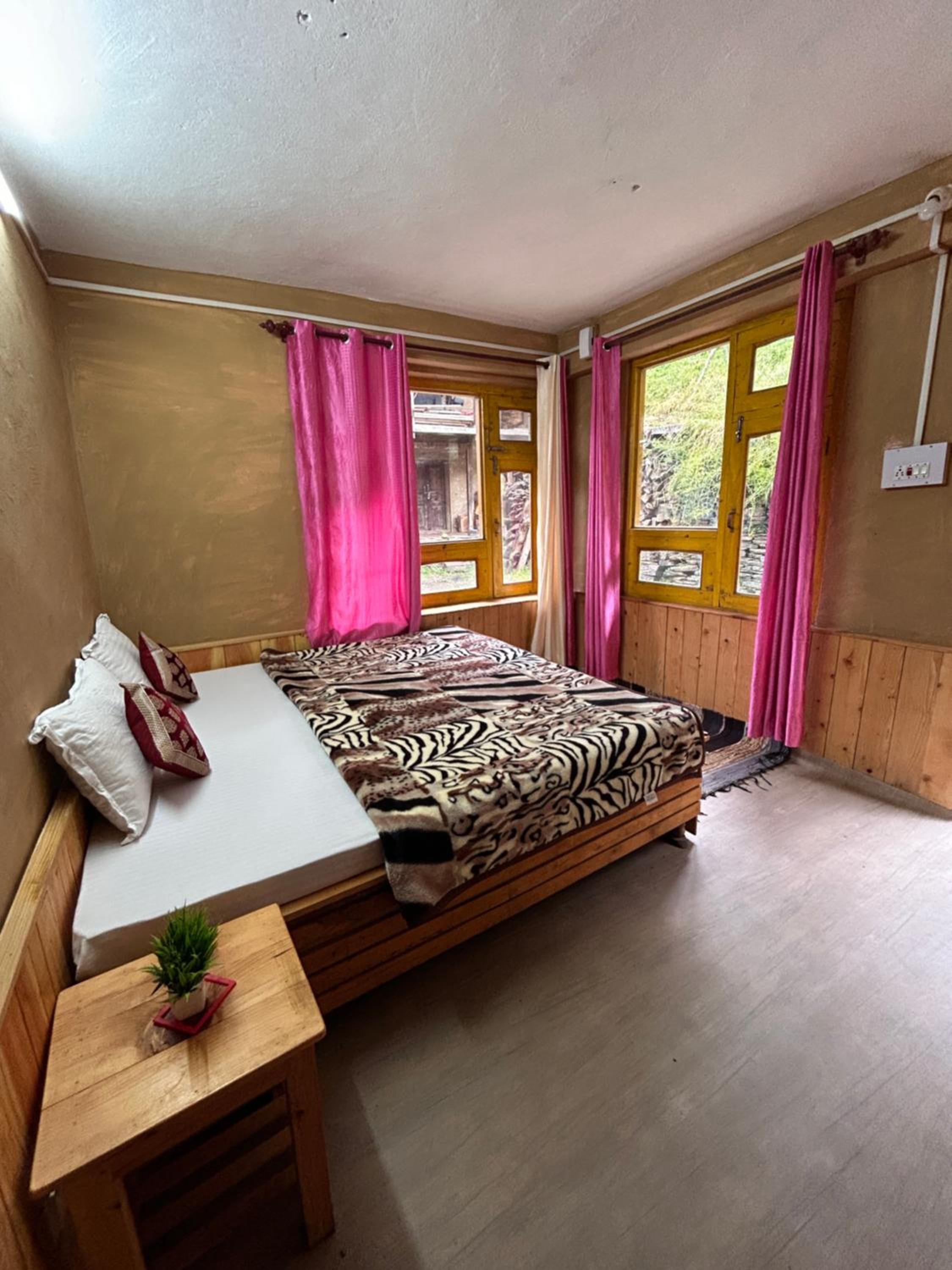Alpine Homestay at Gadagusain