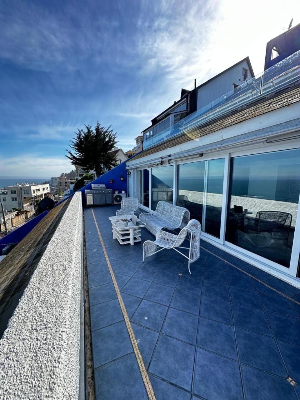 Dpto con gran terraza y vista panorámica al mar