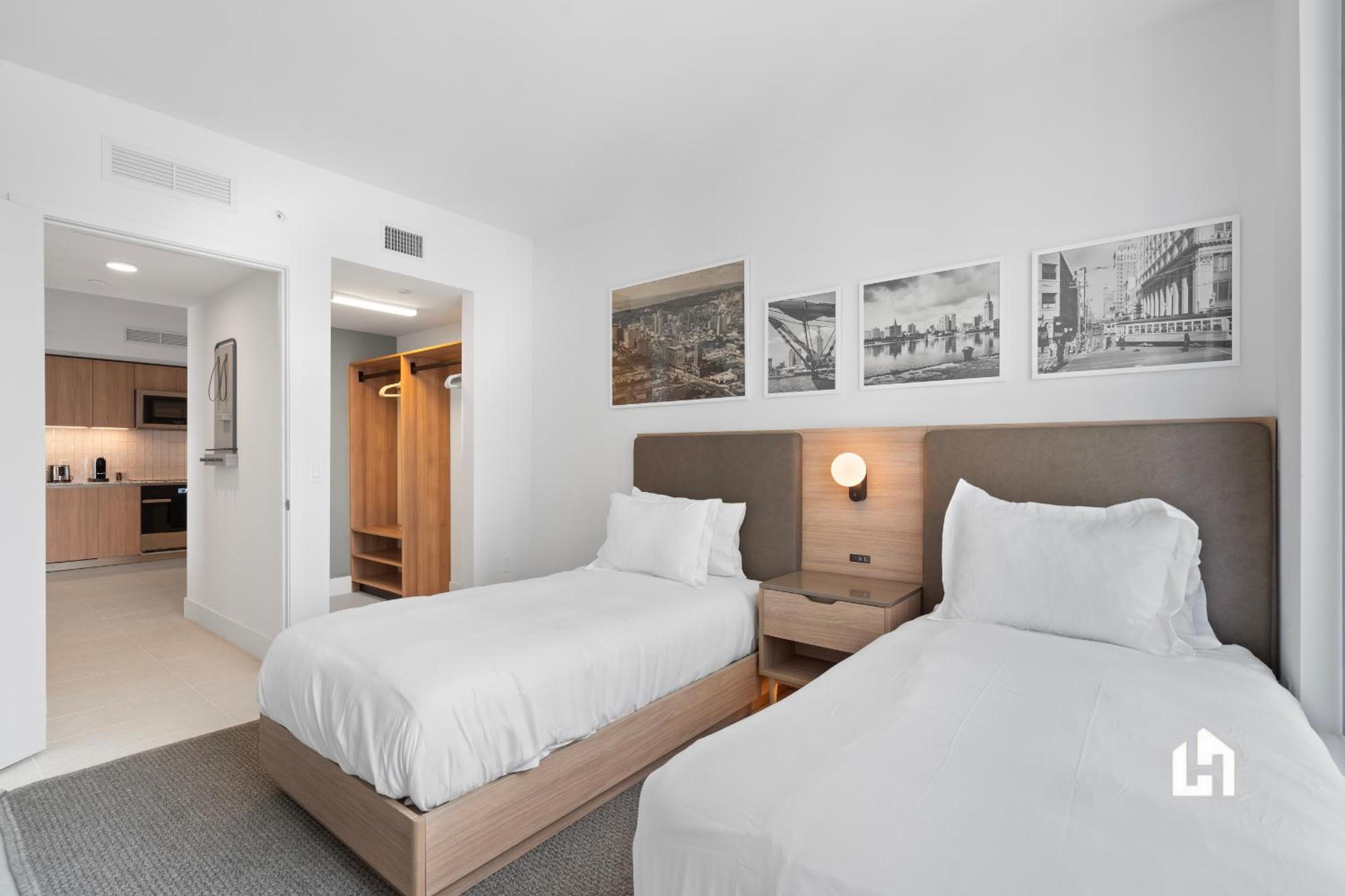 Stylish Apartments with Partial Ocean Views in Downtown!