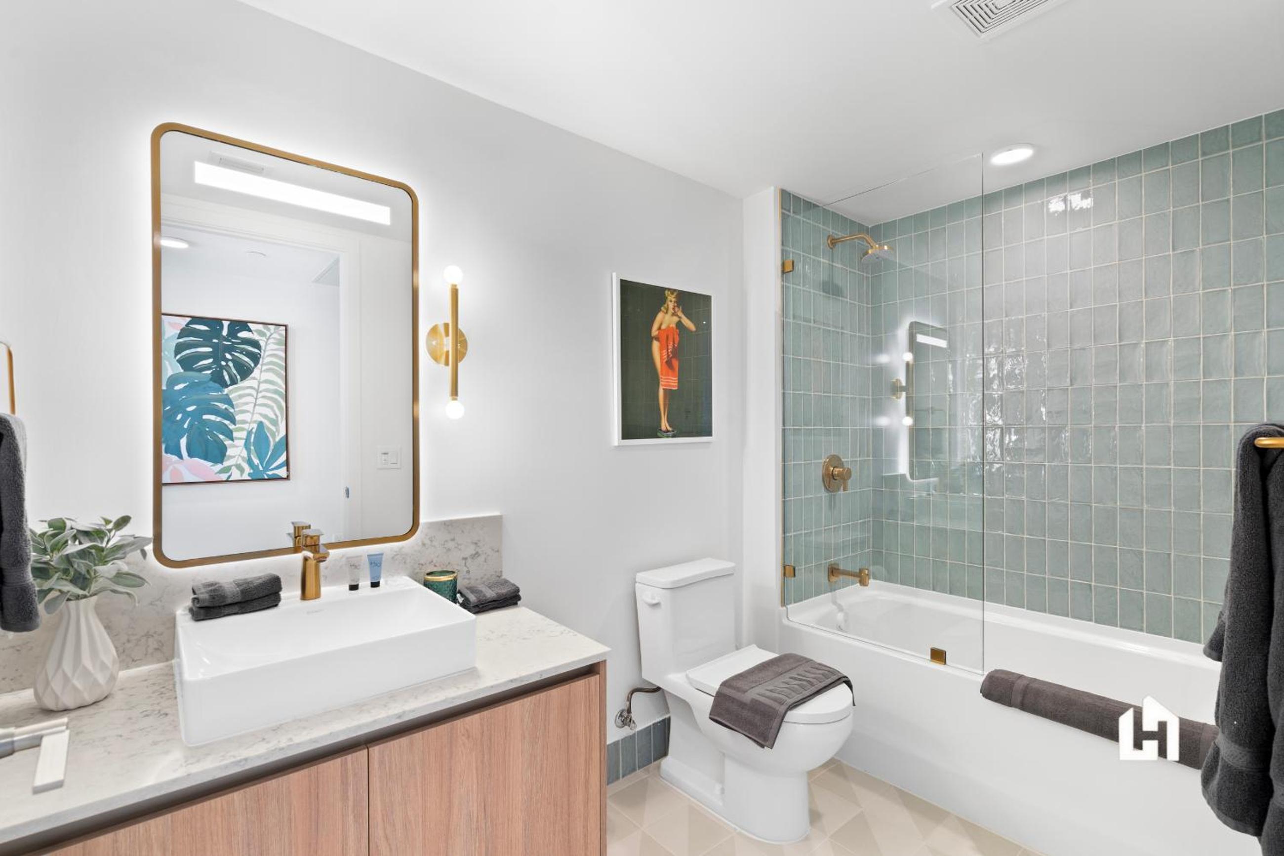 Stylish Apartments with Partial Ocean Views in Downtown!