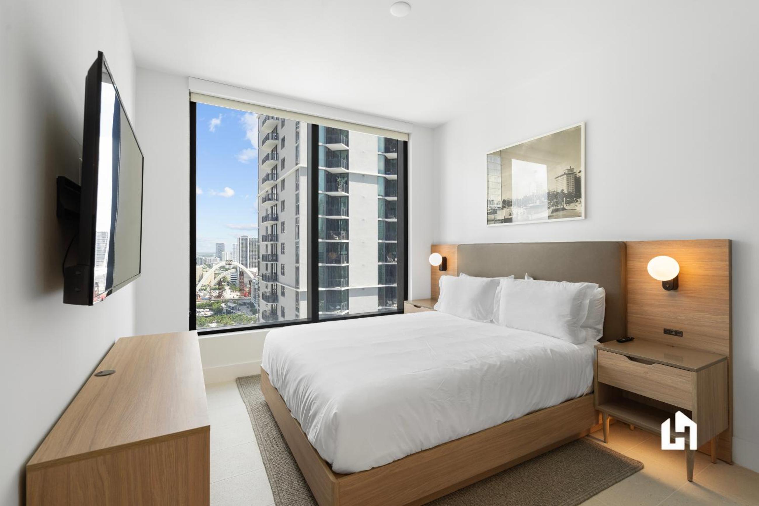 Stylish Apartments with Partial Ocean Views in Downtown!