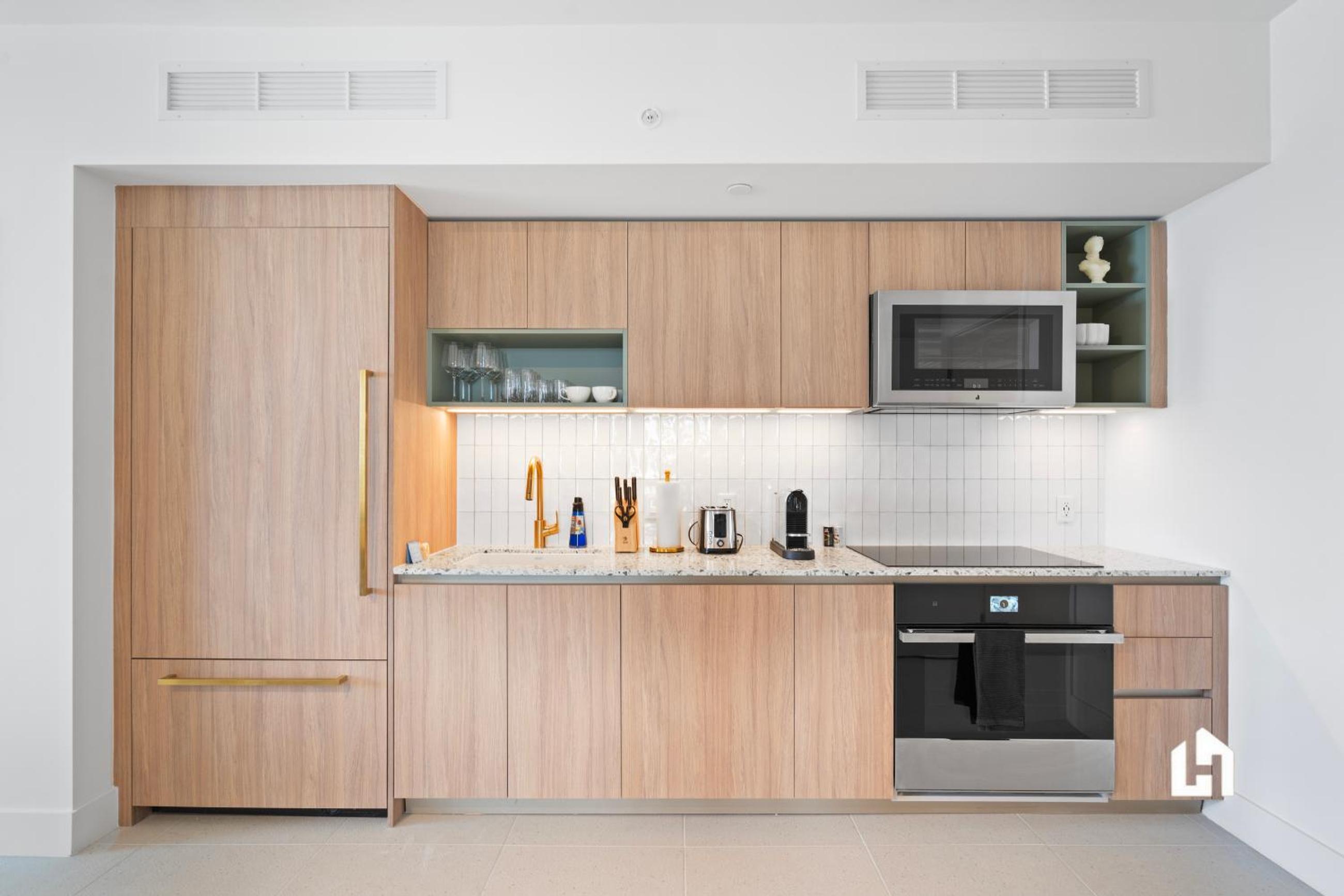 Stylish Apartments with Partial Ocean Views in Downtown!