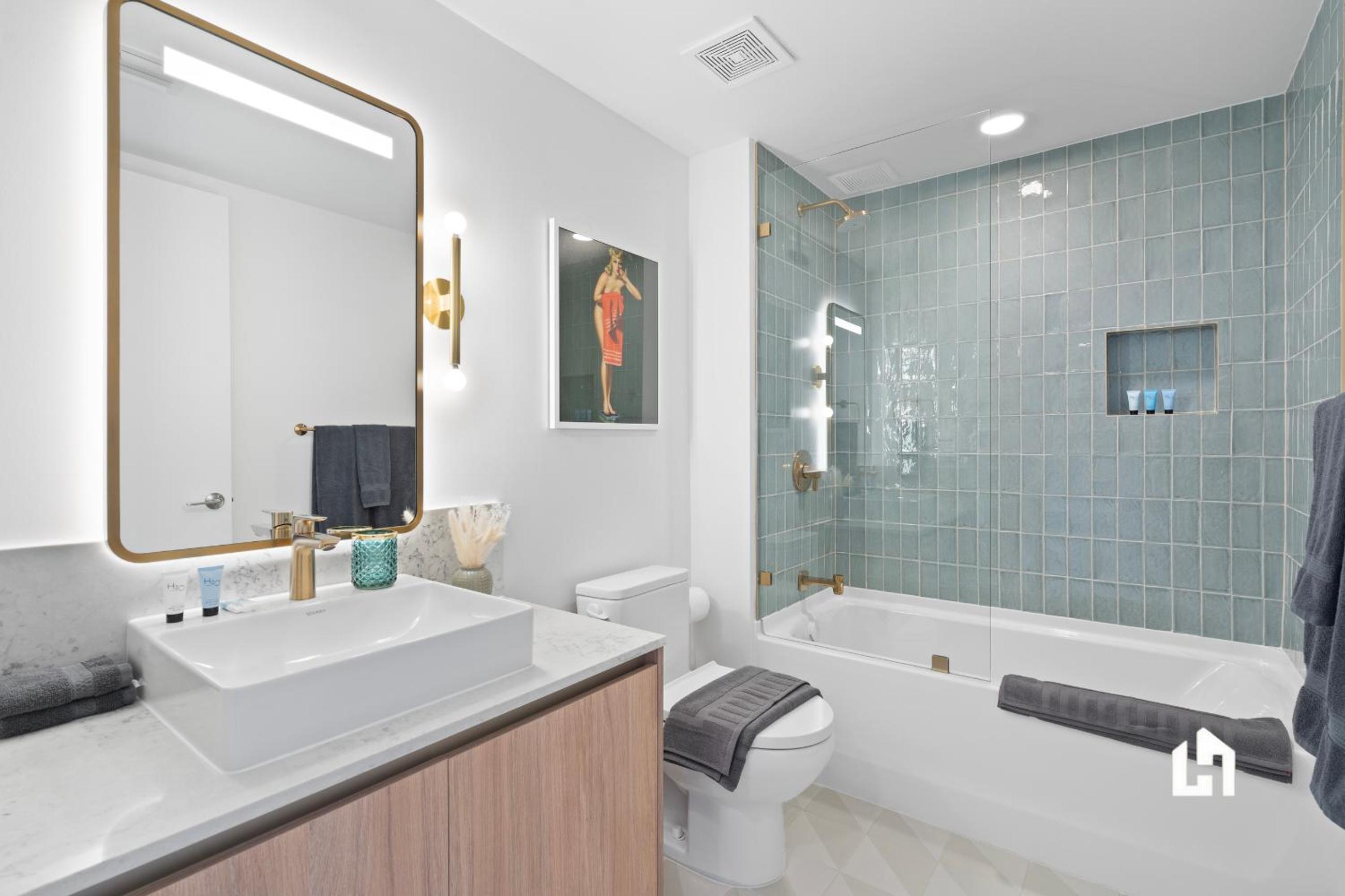Stylish Apartments with Partial Ocean Views in Downtown!