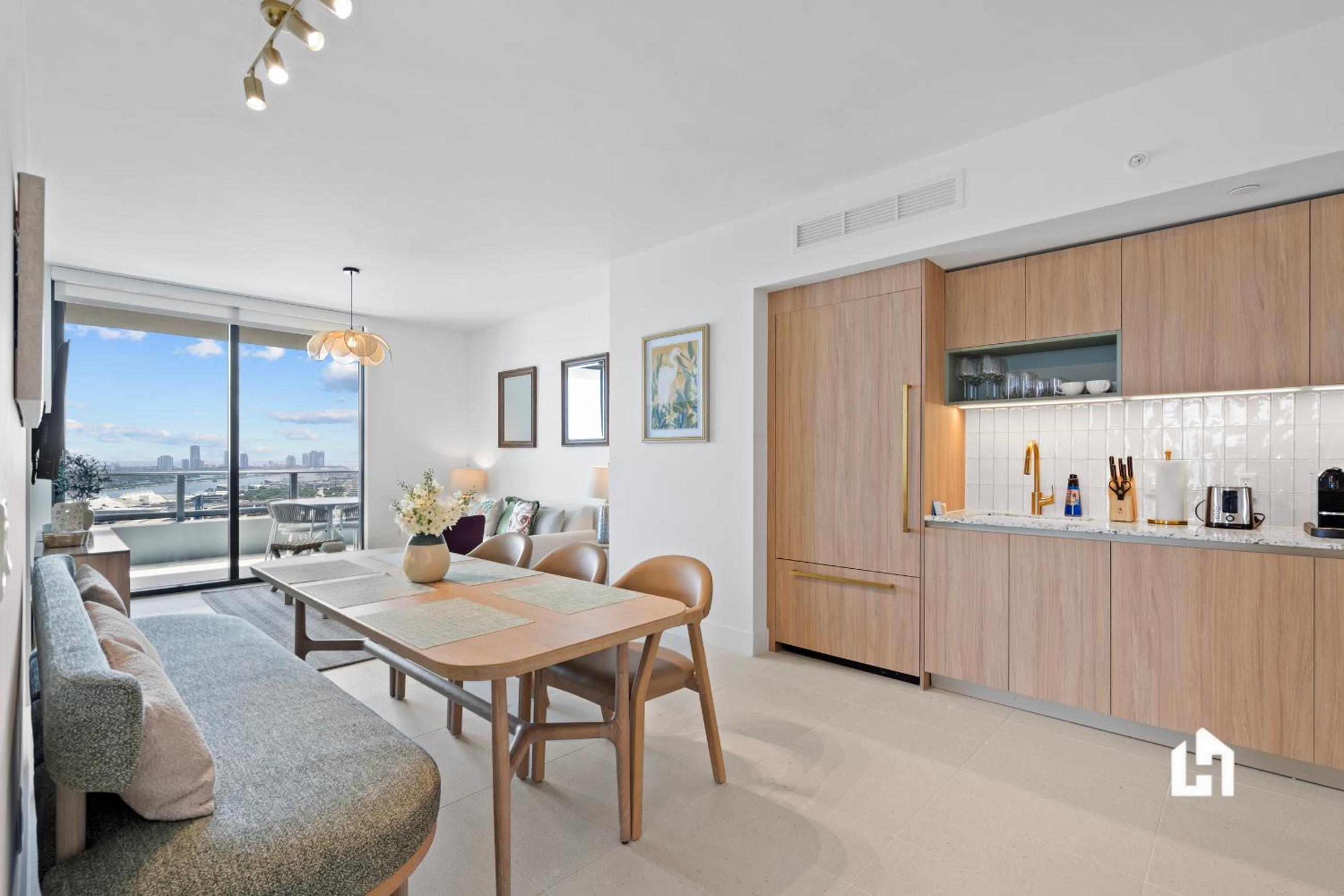 Stylish Apartments with Partial Ocean Views in Downtown!