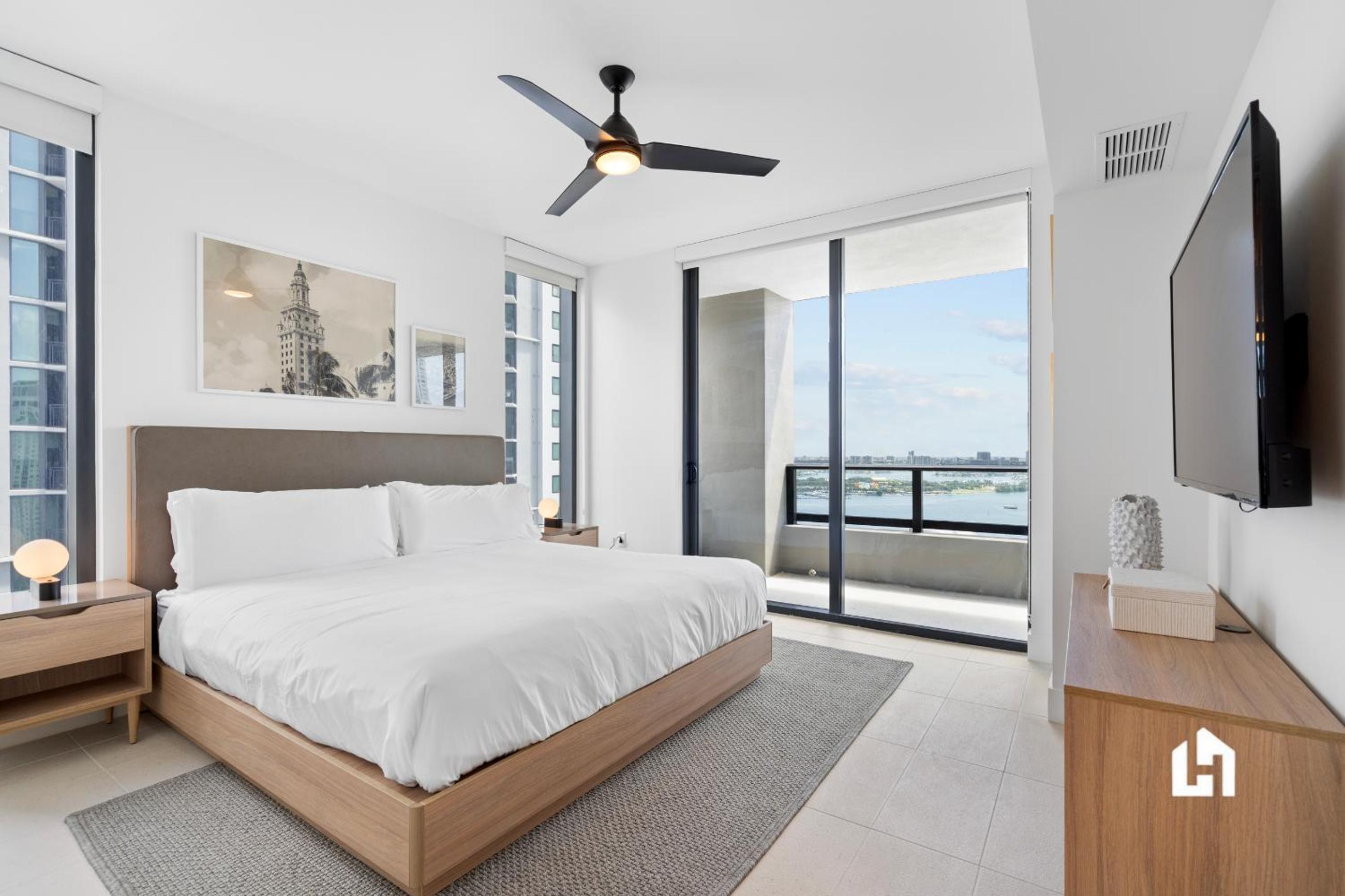 Stylish Apartments with Partial Ocean Views in Downtown!