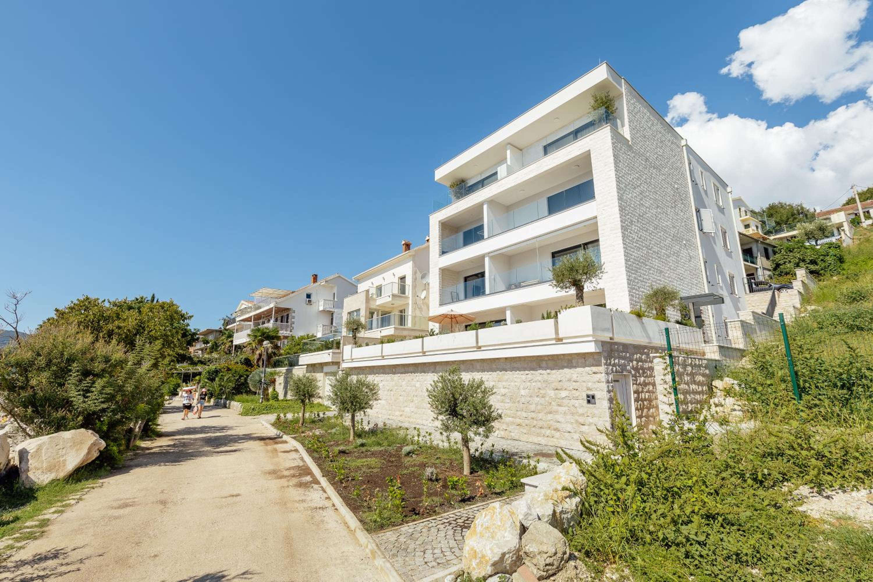 Hotel Savina Bliss Residences - Image 1