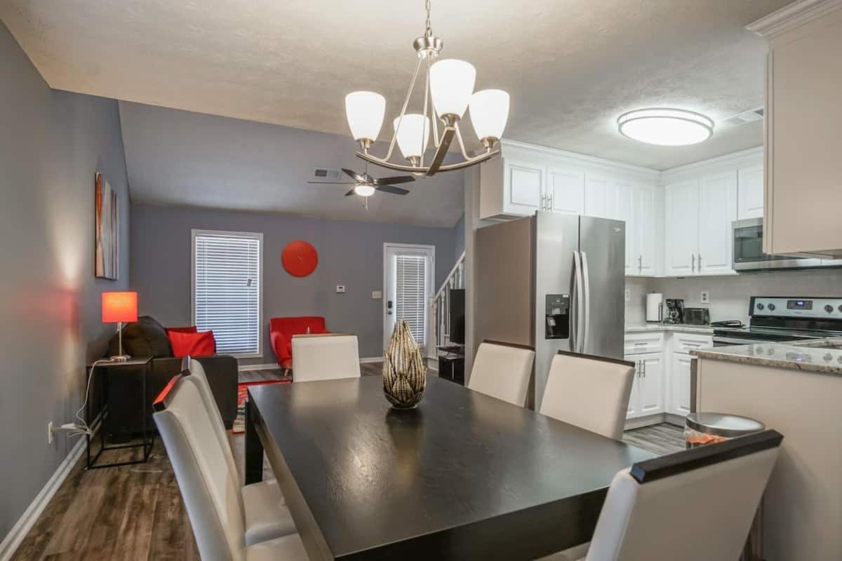 The Rosewood Townhouse - 10 mins to horse park! view 2
