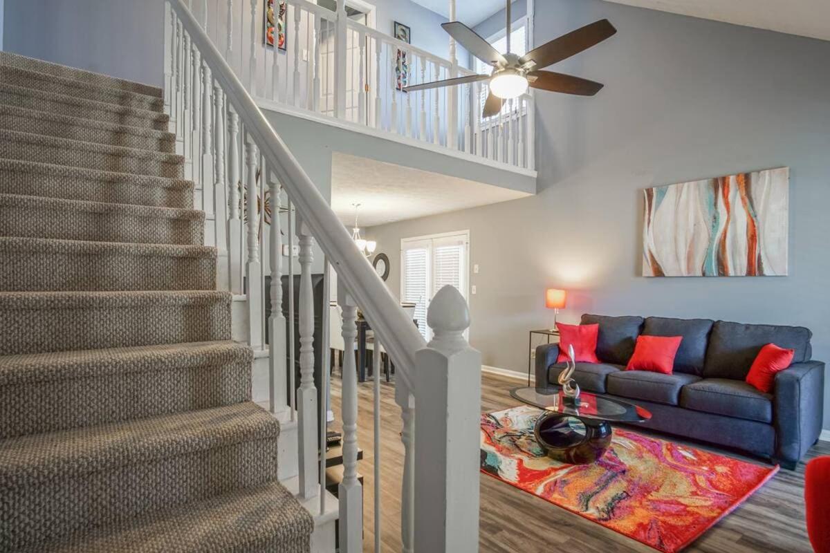 The Rosewood Townhouse - 10 mins to horse park! view 4