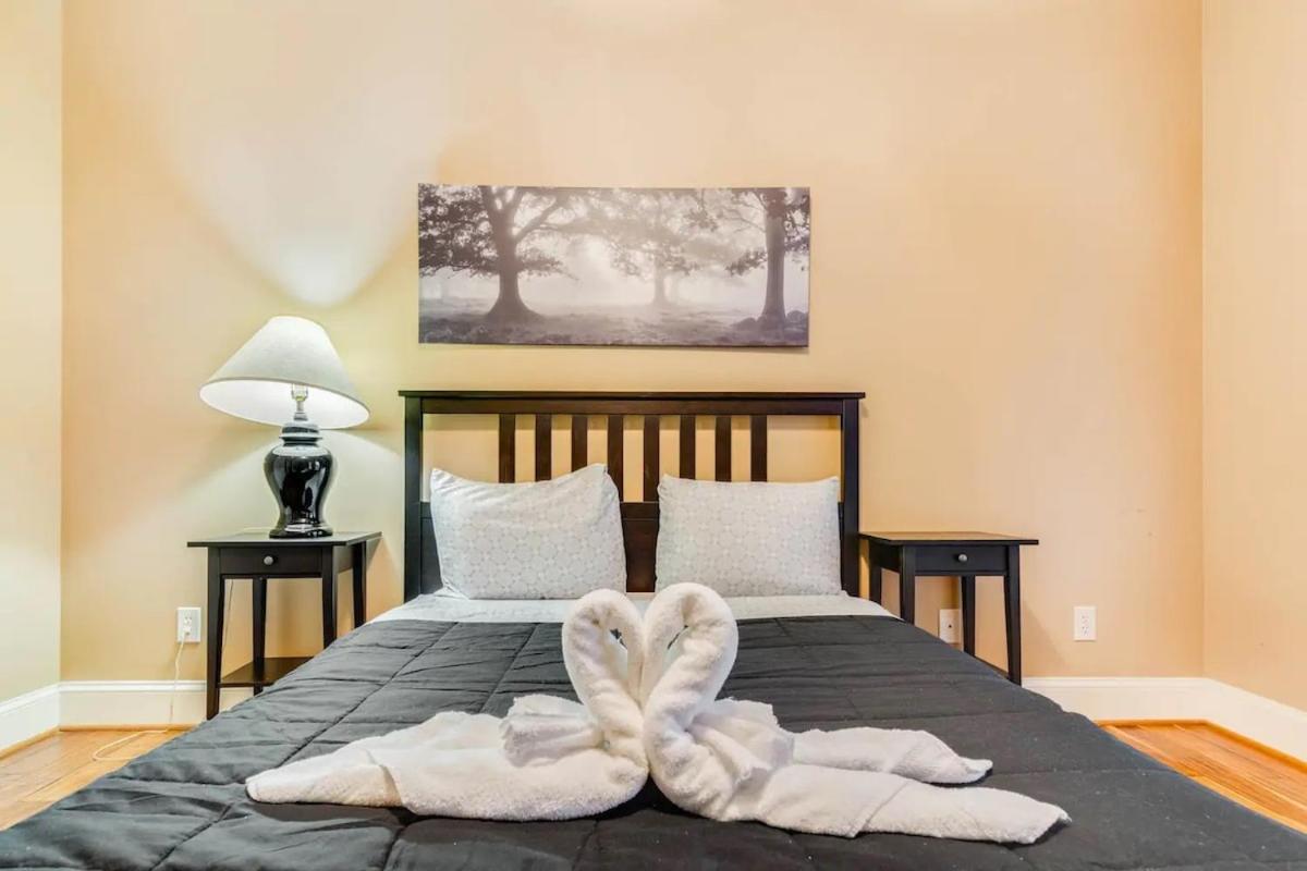 Luxury 5BR Estate, Sleeps 12, Dream Pool view 3
