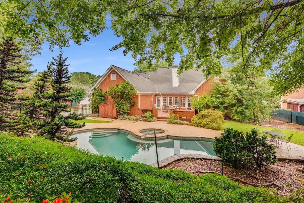 Luxury 5BR Estate, Sleeps 12, Dream Pool view 2