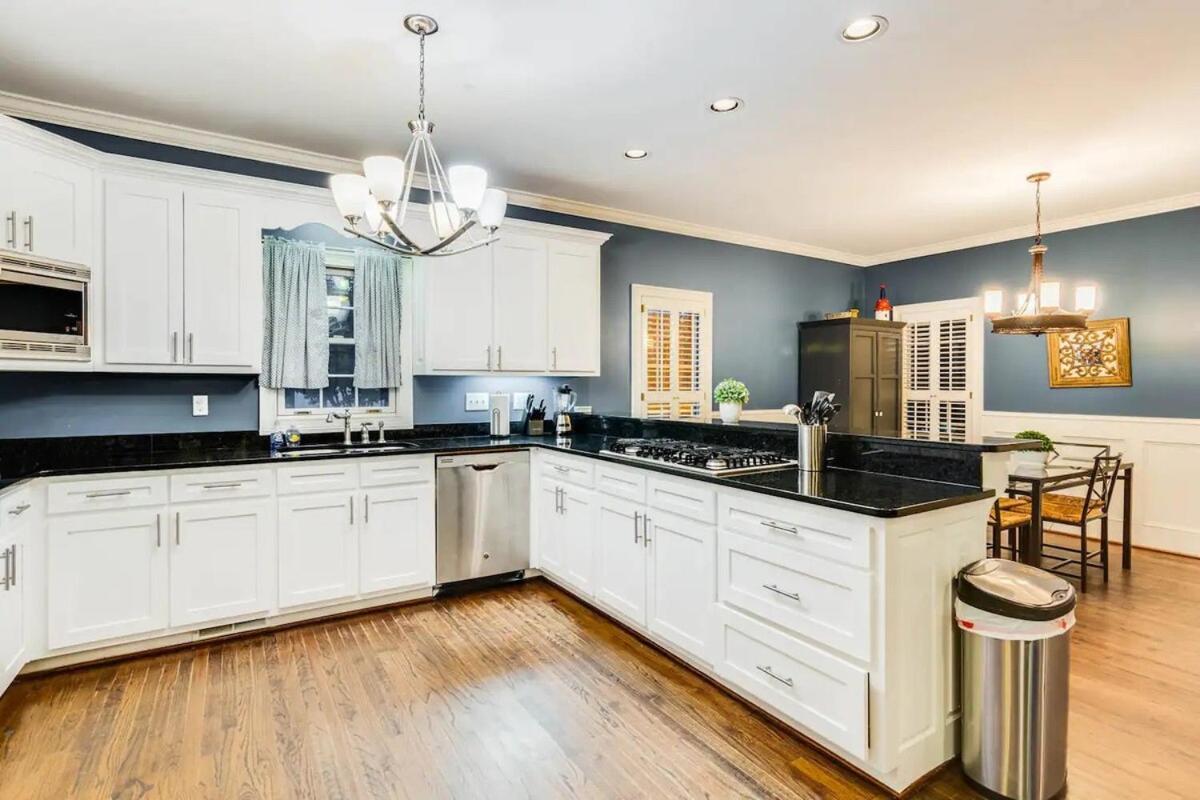 Luxury 5BR Estate, Sleeps 12, Dream Pool view 4
