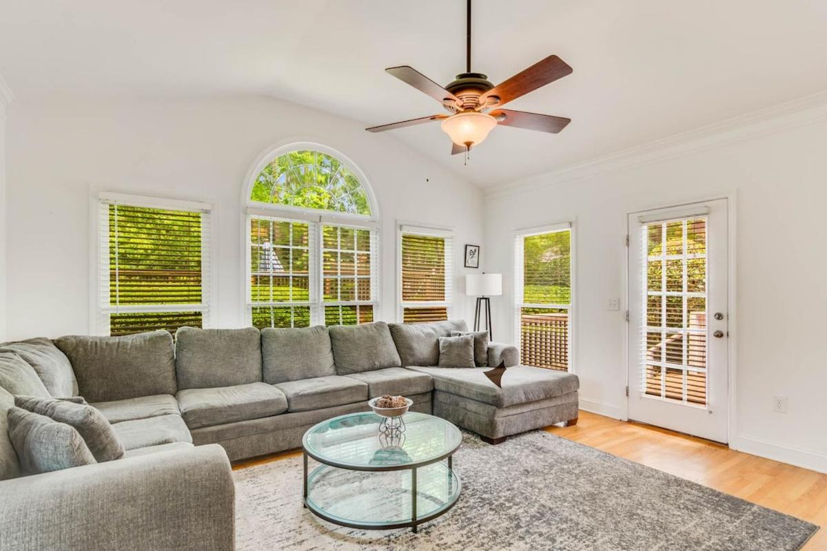 Luxury 5BR Oasis, Sleeps 10, Pool, Office, Deck view 3