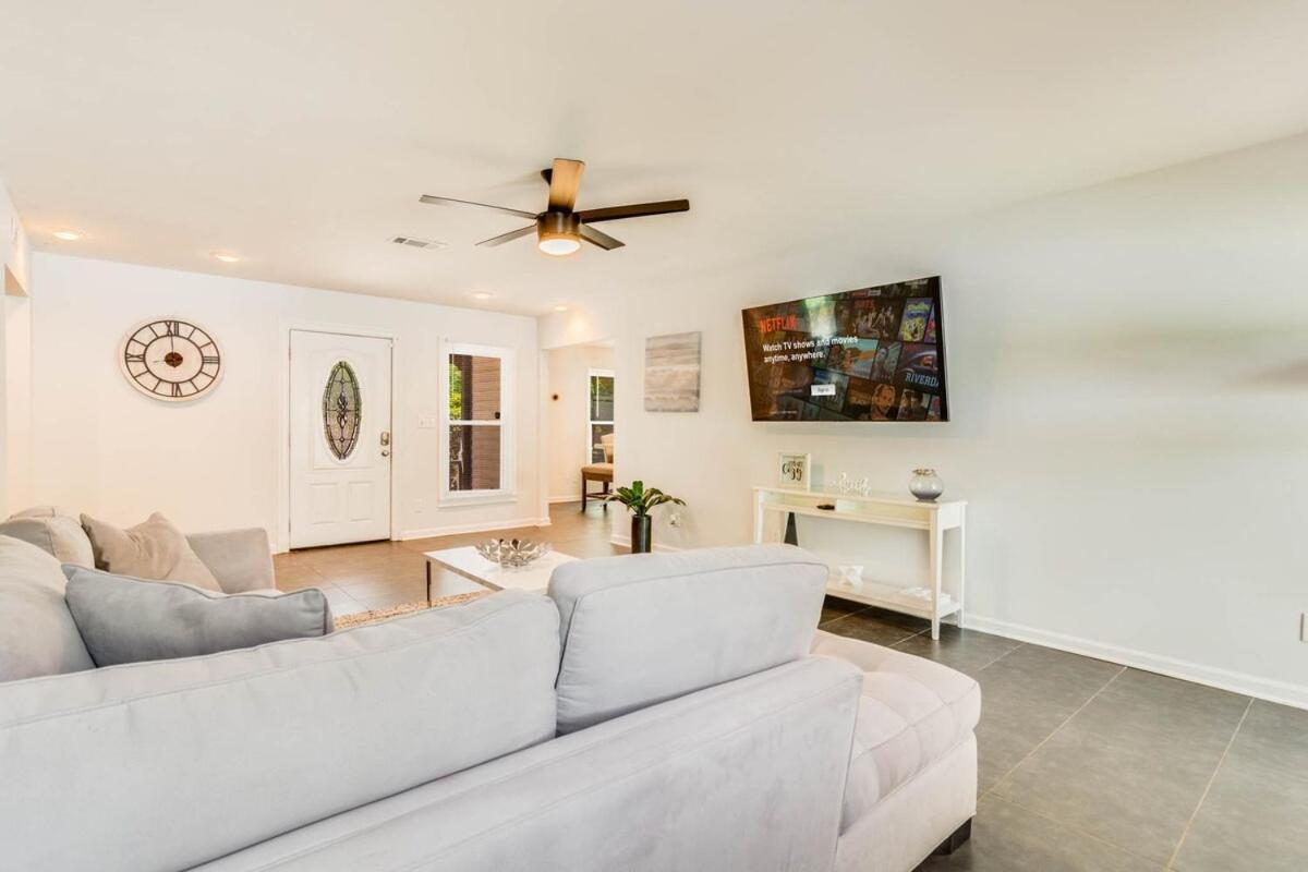 Luxury Poolside 4BR Sanctuary, Sleeps 8 view 3