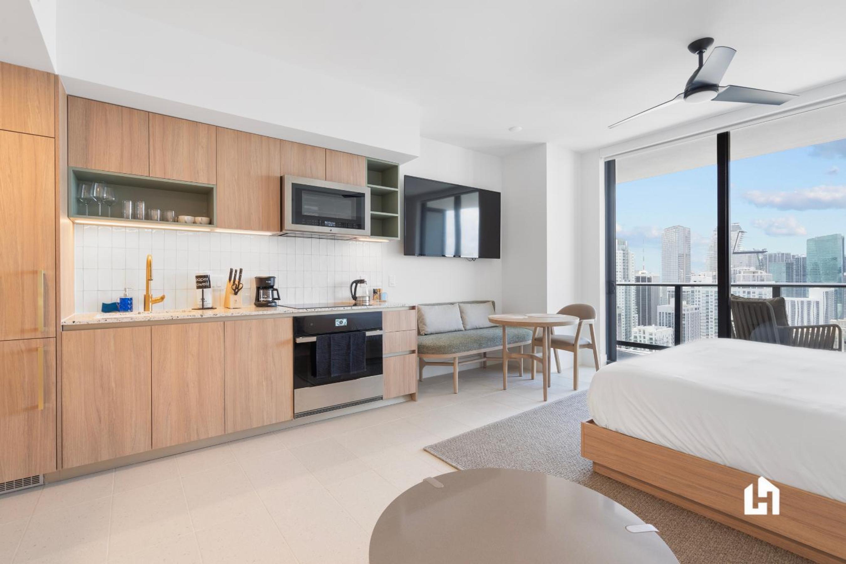 Stylish Apartments with Partial Ocean Views in Downtown!