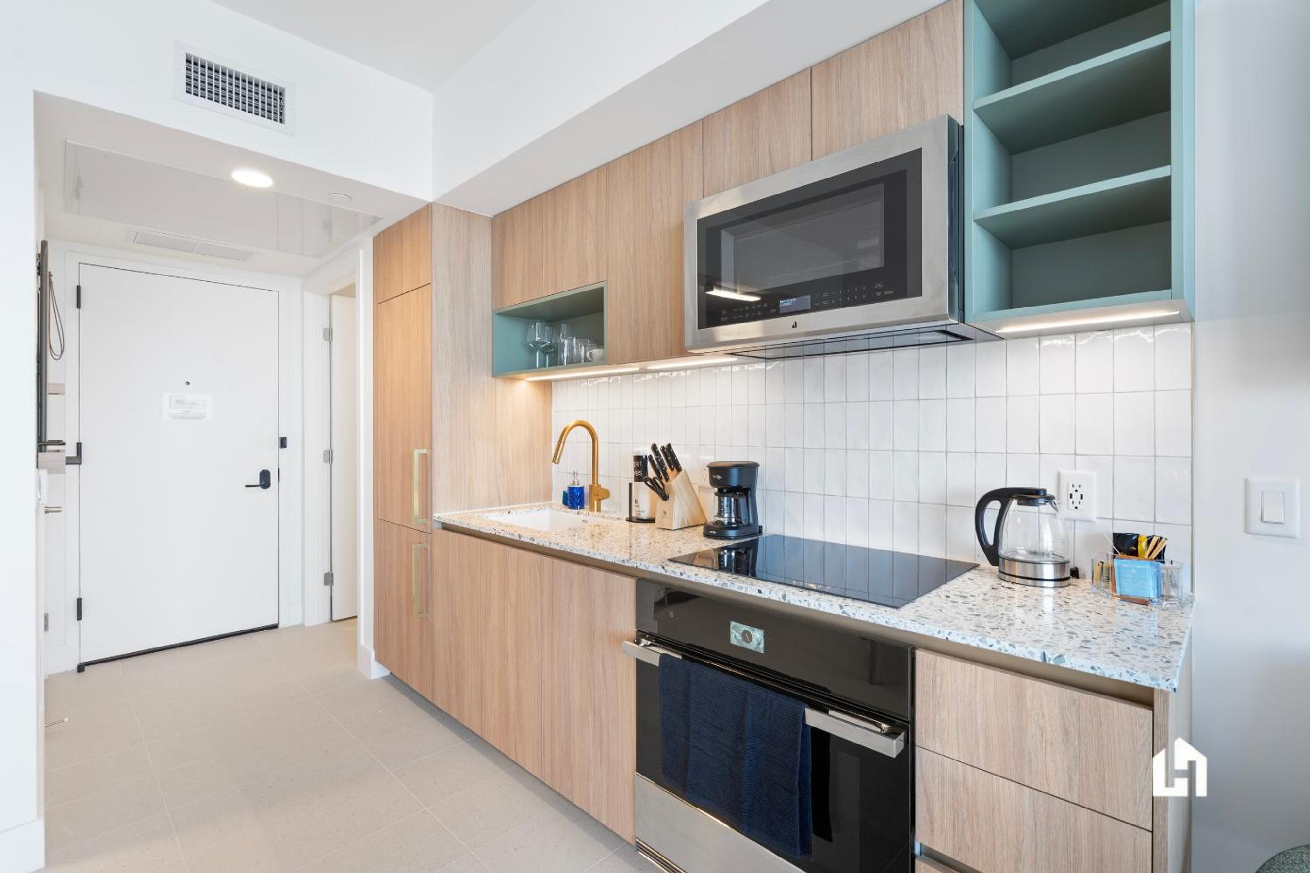 Stylish Apartments with Partial Ocean Views in Downtown!