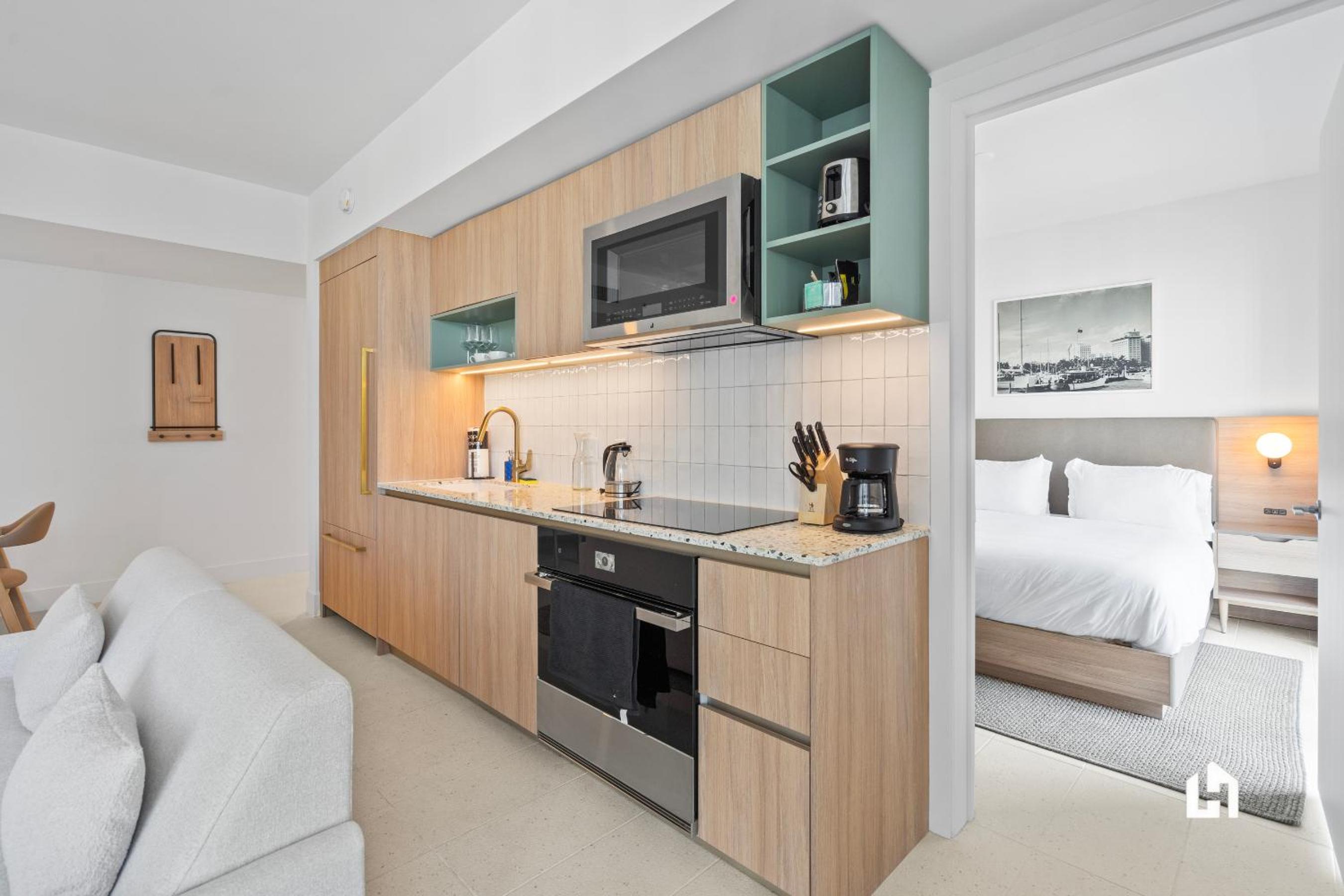 Stylish Apartments with Partial Ocean Views in Downtown!
