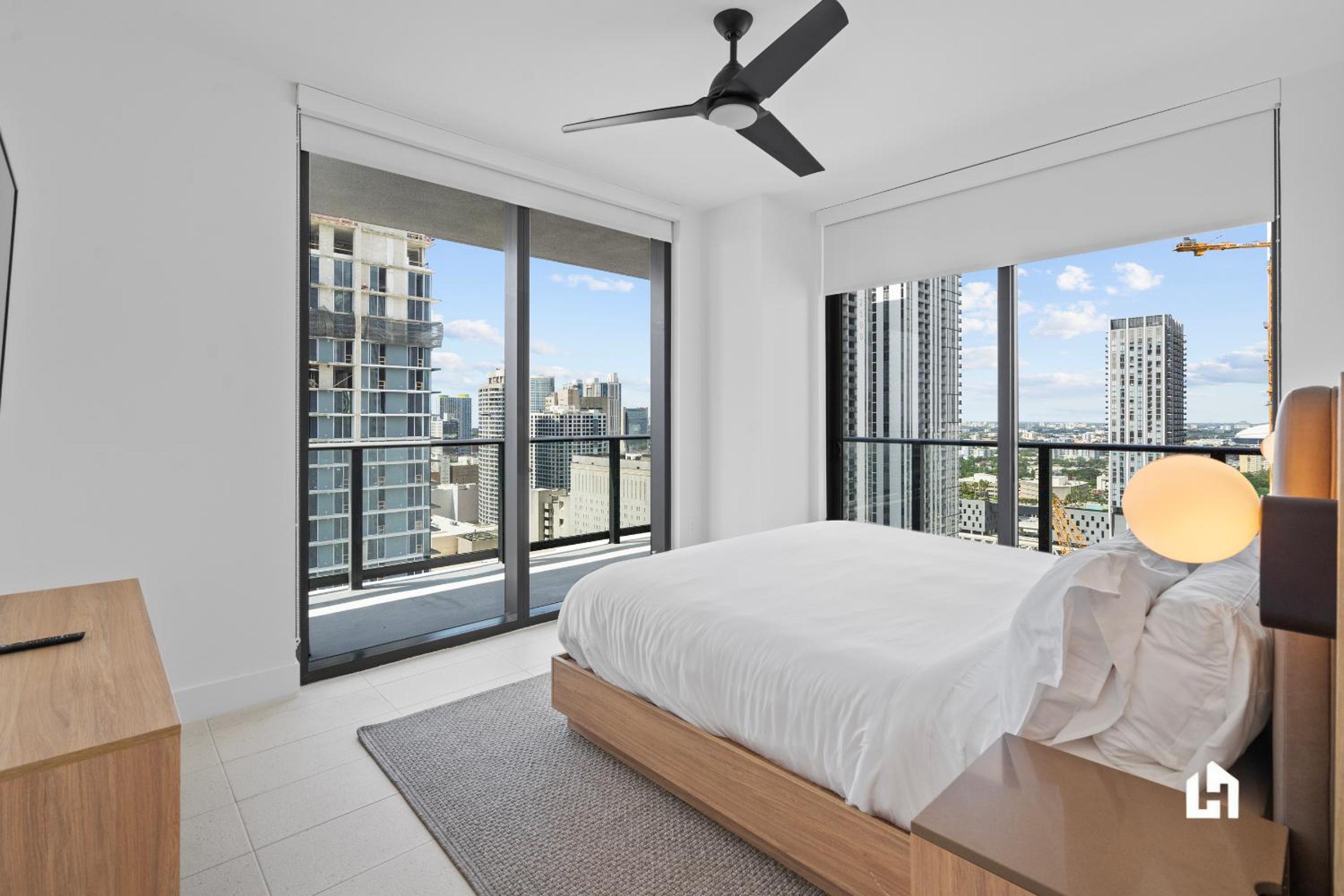 Stylish Apartments with Partial Ocean Views in Downtown!