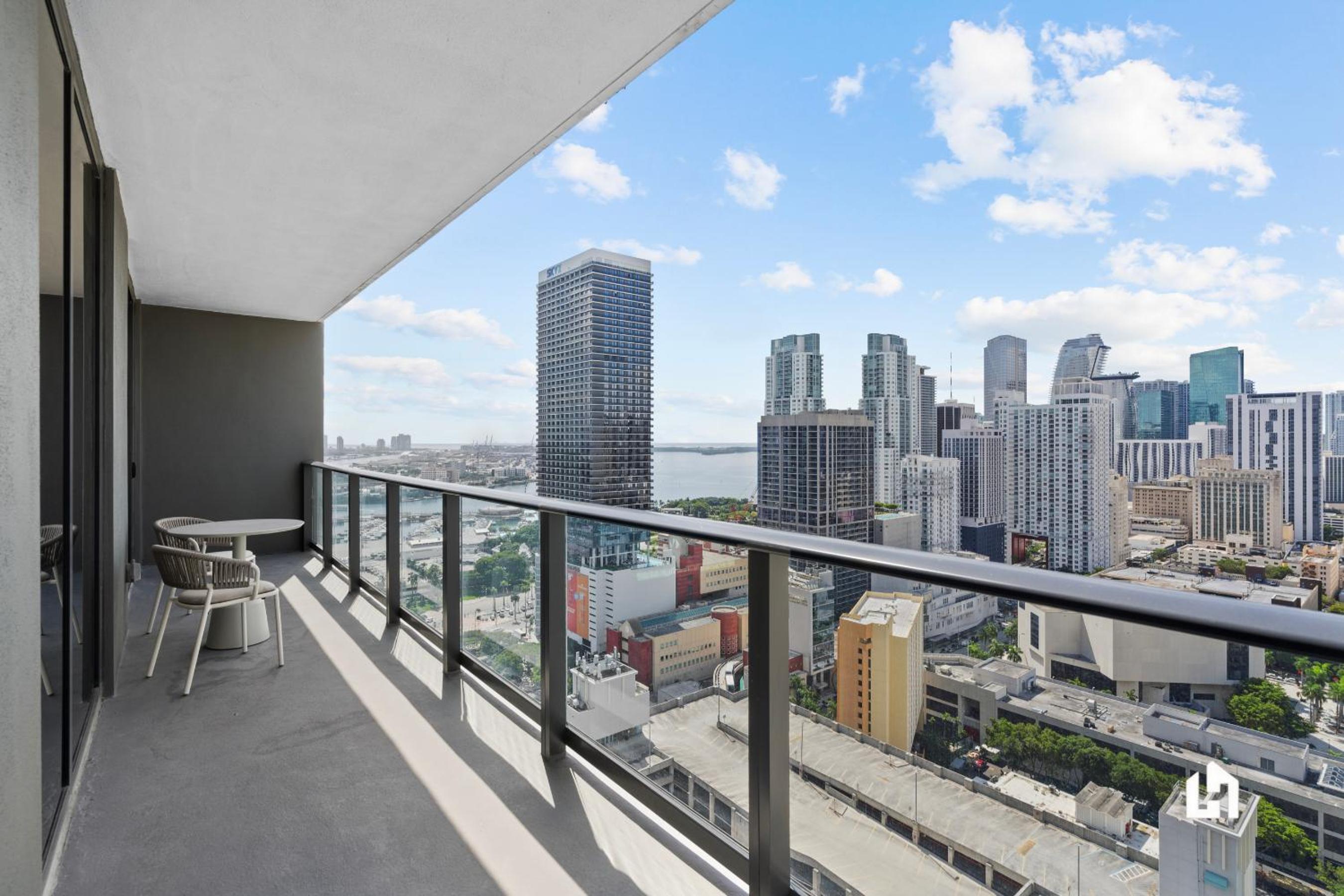 Stylish Apartments with Partial Ocean Views in Downtown!
