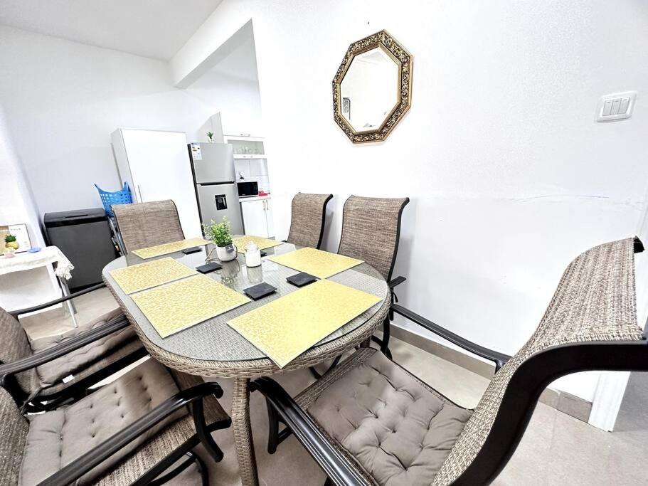 Cosy & Spacious 3 bedroom condo Flic en Flac view 4