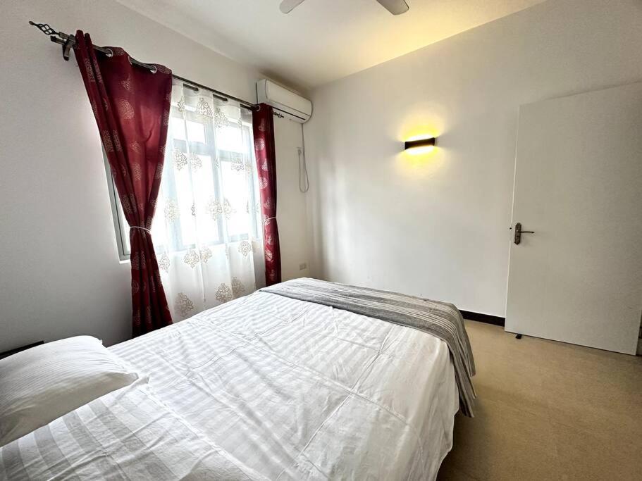 Cosy & Spacious 3 bedroom condo Flic en Flac view 5