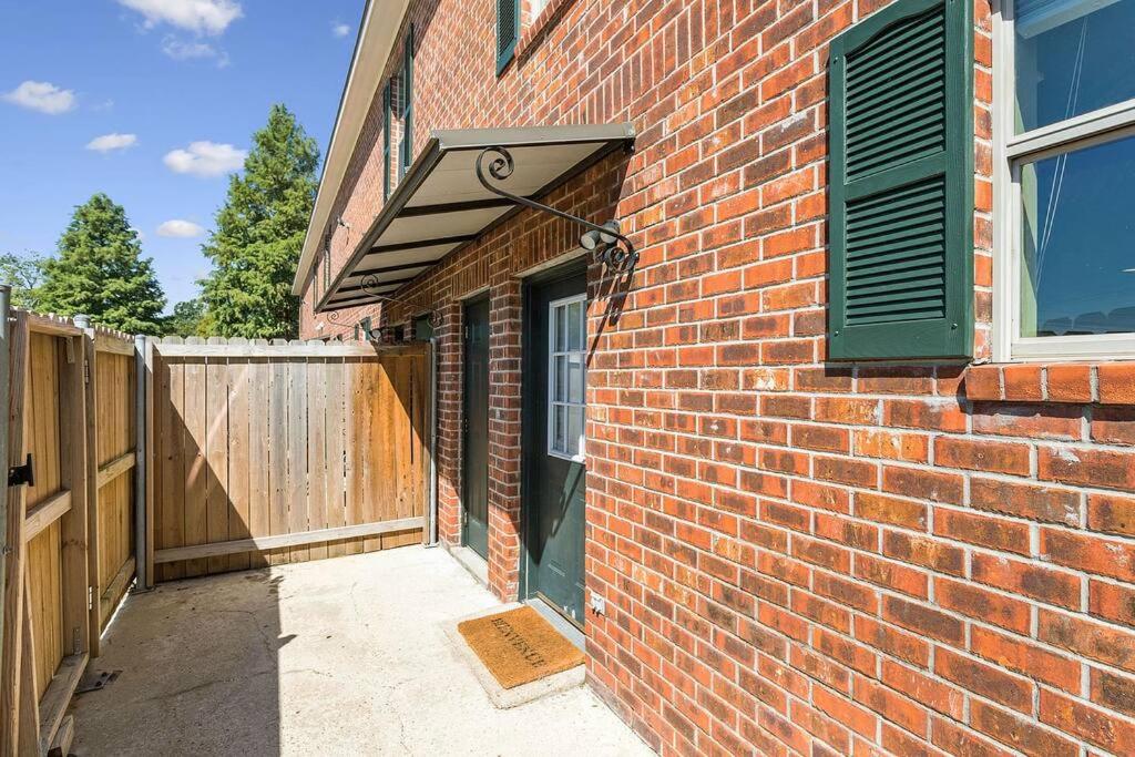Lovely 2-bd condo close to campus, free parking view 4