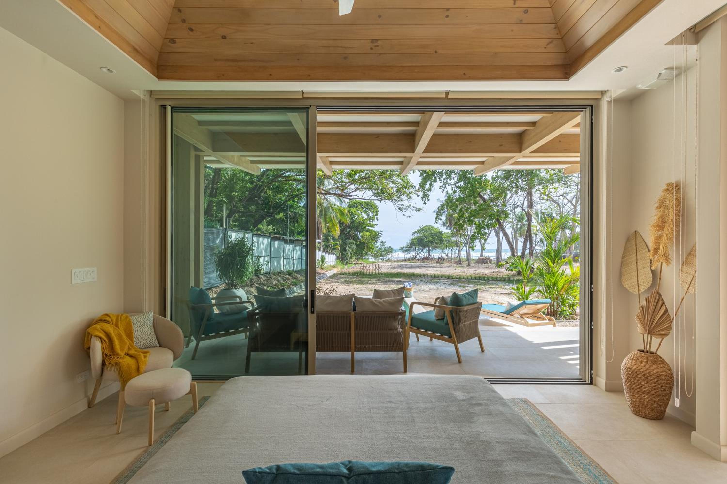 New Beachfront House - Casa Aura