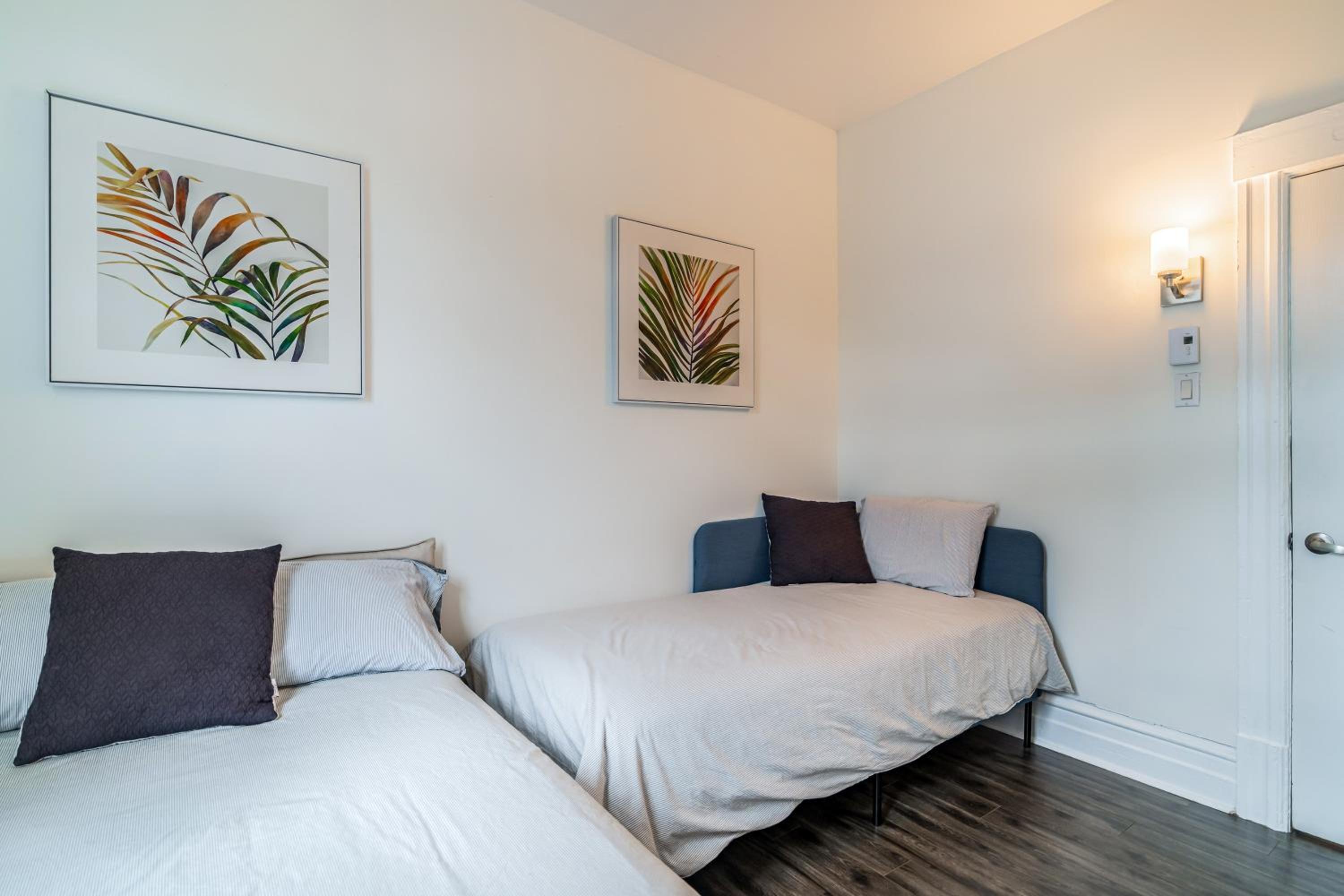Chez Mont Royal Apartments!