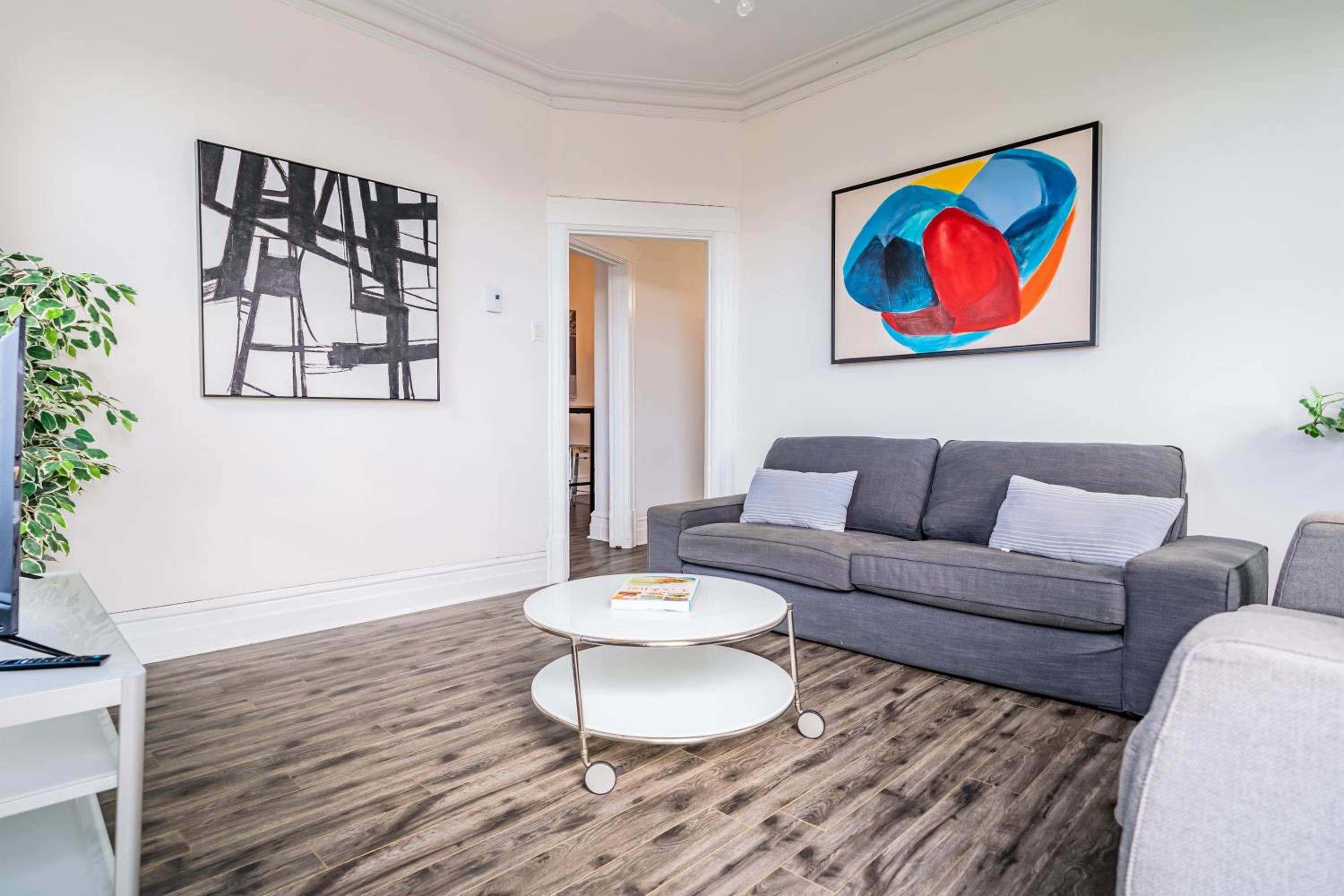 Chez Mont Royal Apartments!