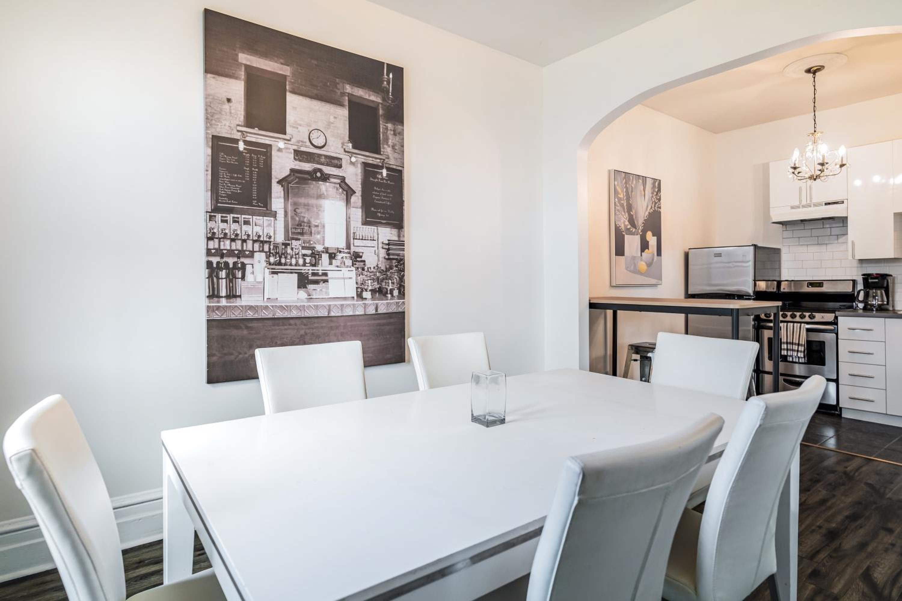 Chez Mont Royal Apartments!