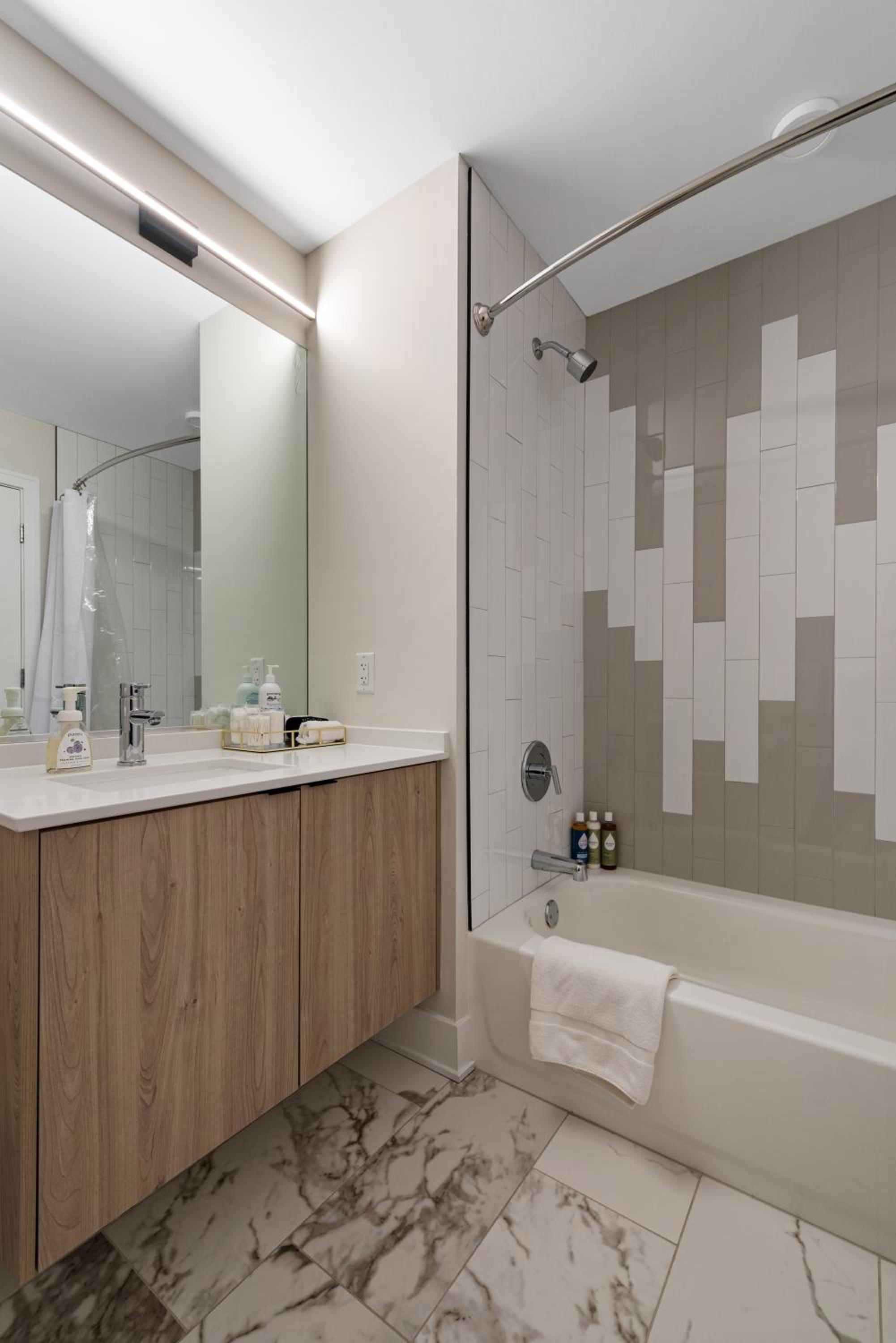 Avra Stylish Apartments Prime West Loop Location Near Union Park