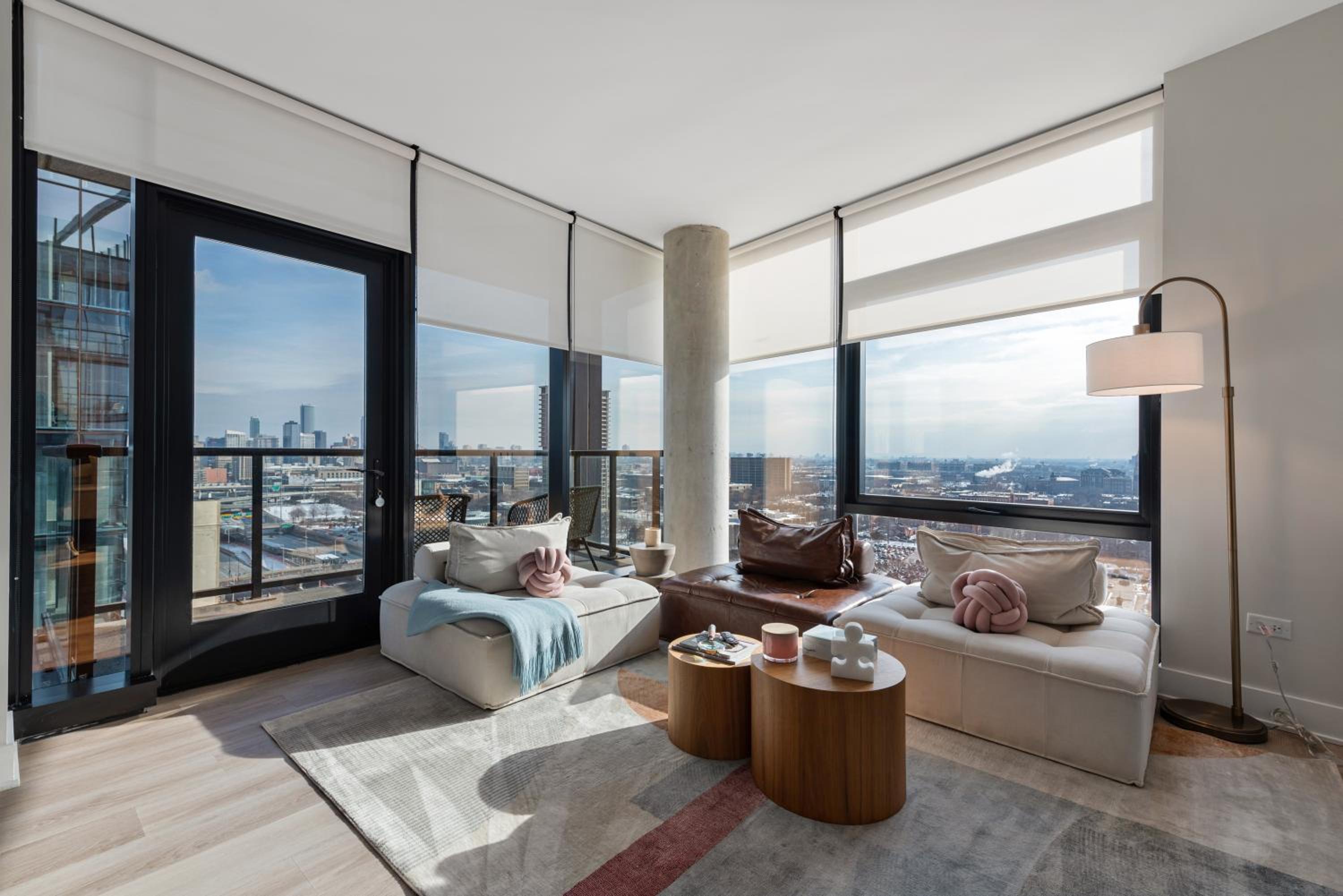 Avra Stylish Apartments Prime West Loop Location Near Union Park