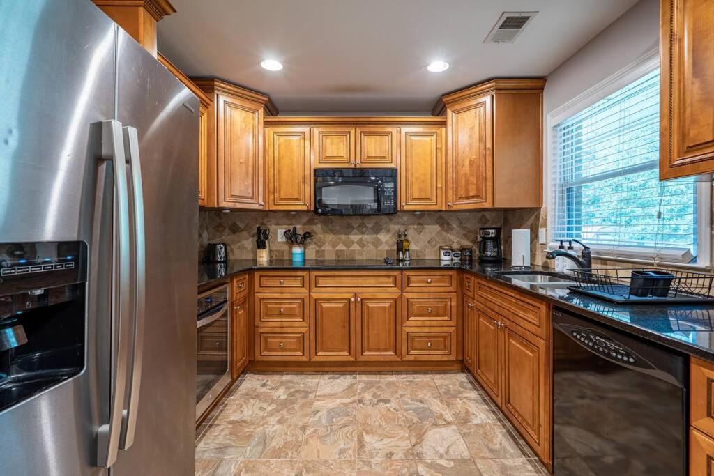 Gorgeous Home,Walk to The Brave,15min to downtown - Property Image 12