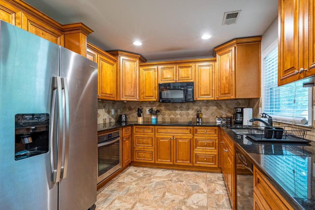 Gorgeous Home,Walk to The Brave,15min to downtown - Property Image 2