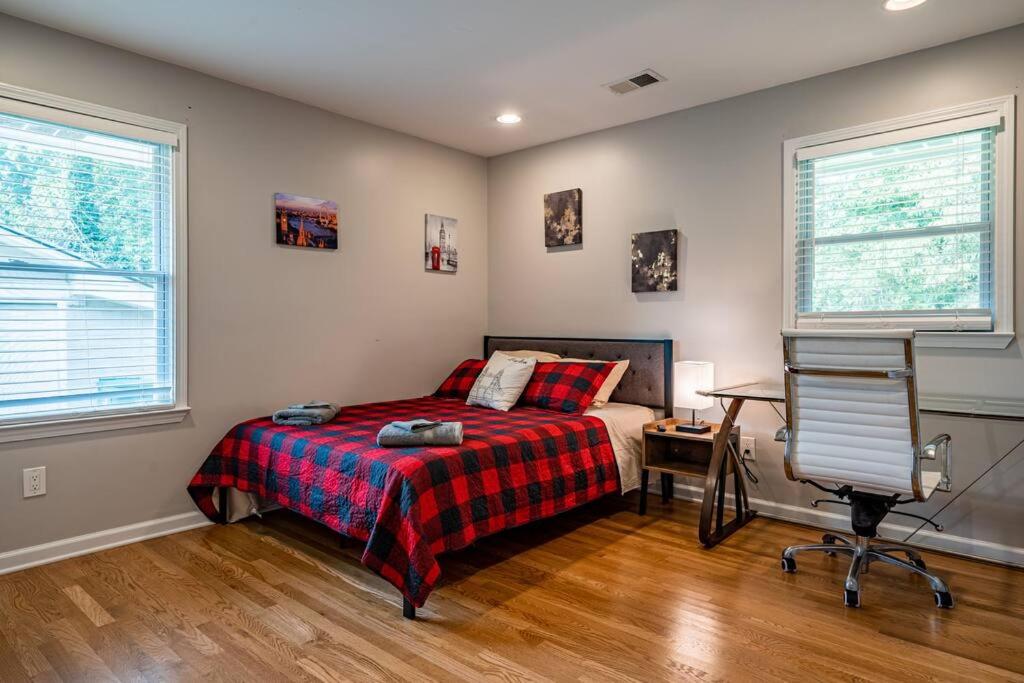 Gorgeous Home,Walk to The Brave,15min to downtown - Property Image 1