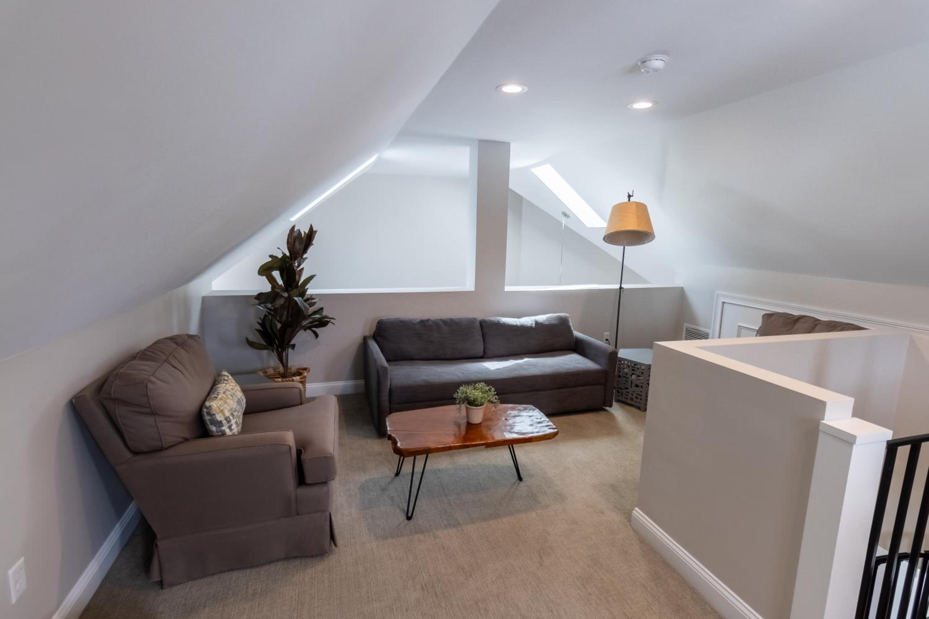 The Newport Lofts - 543 Thames Street