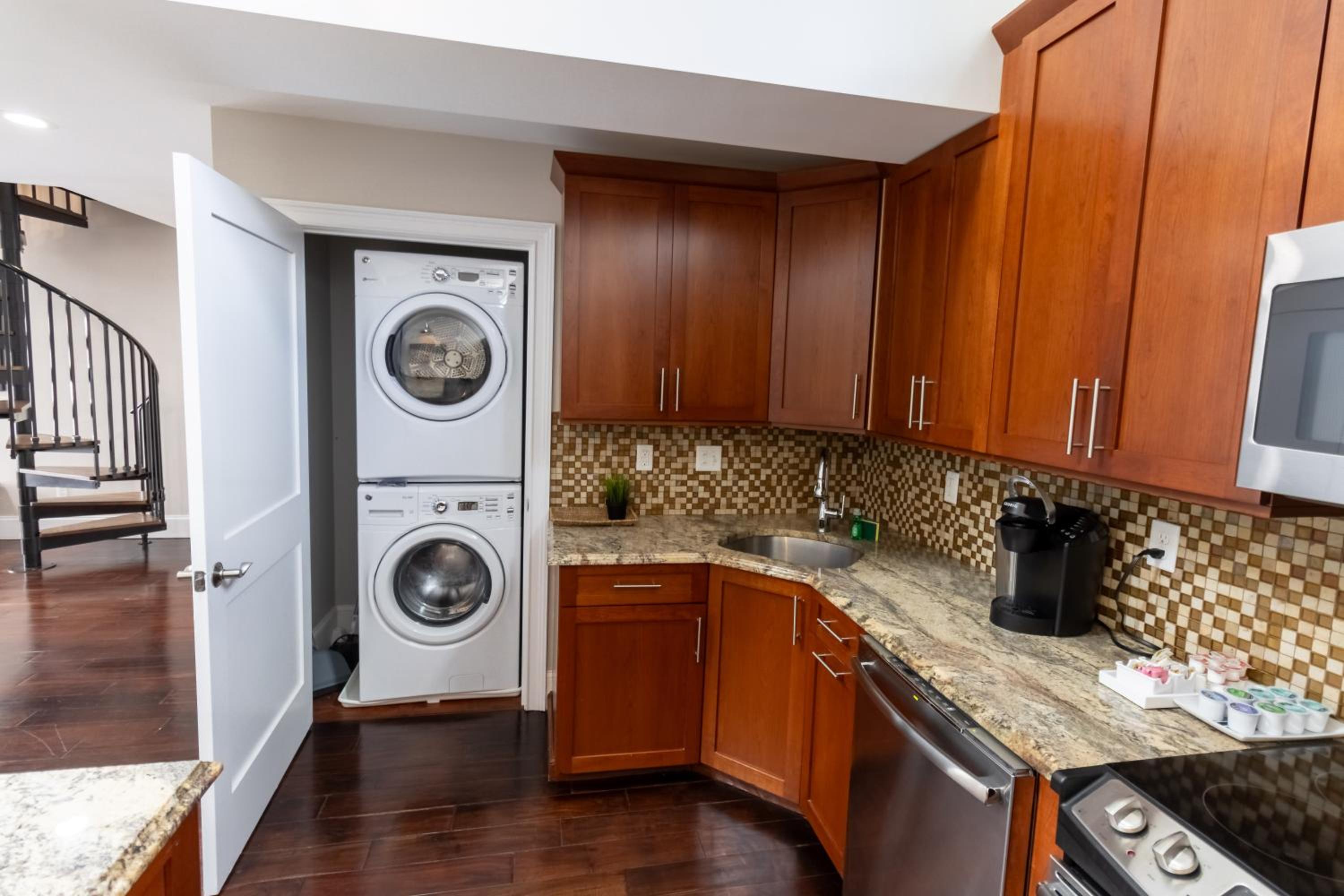 The Newport Lofts - 543 Thames Street