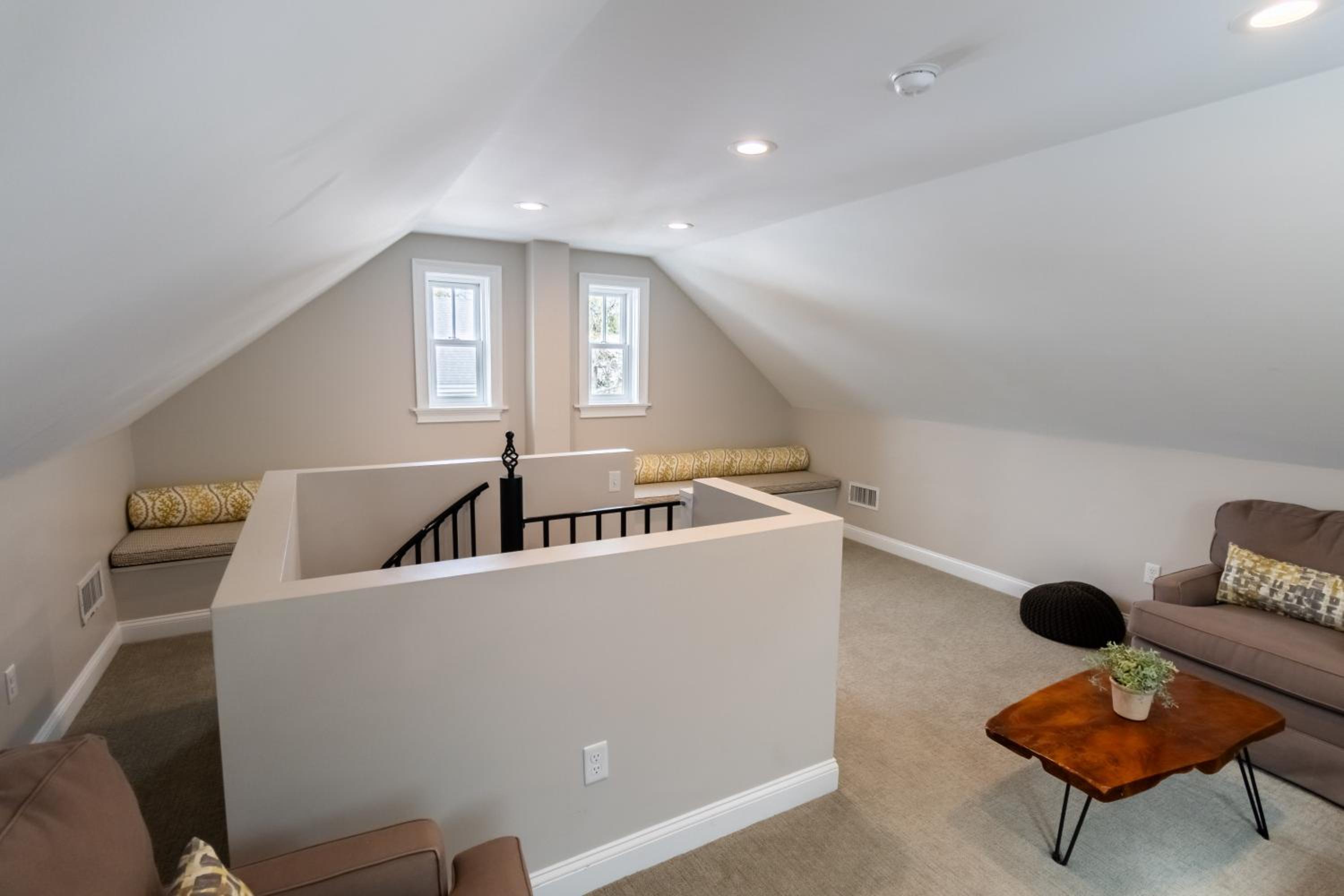 The Newport Lofts - 543 Thames Street